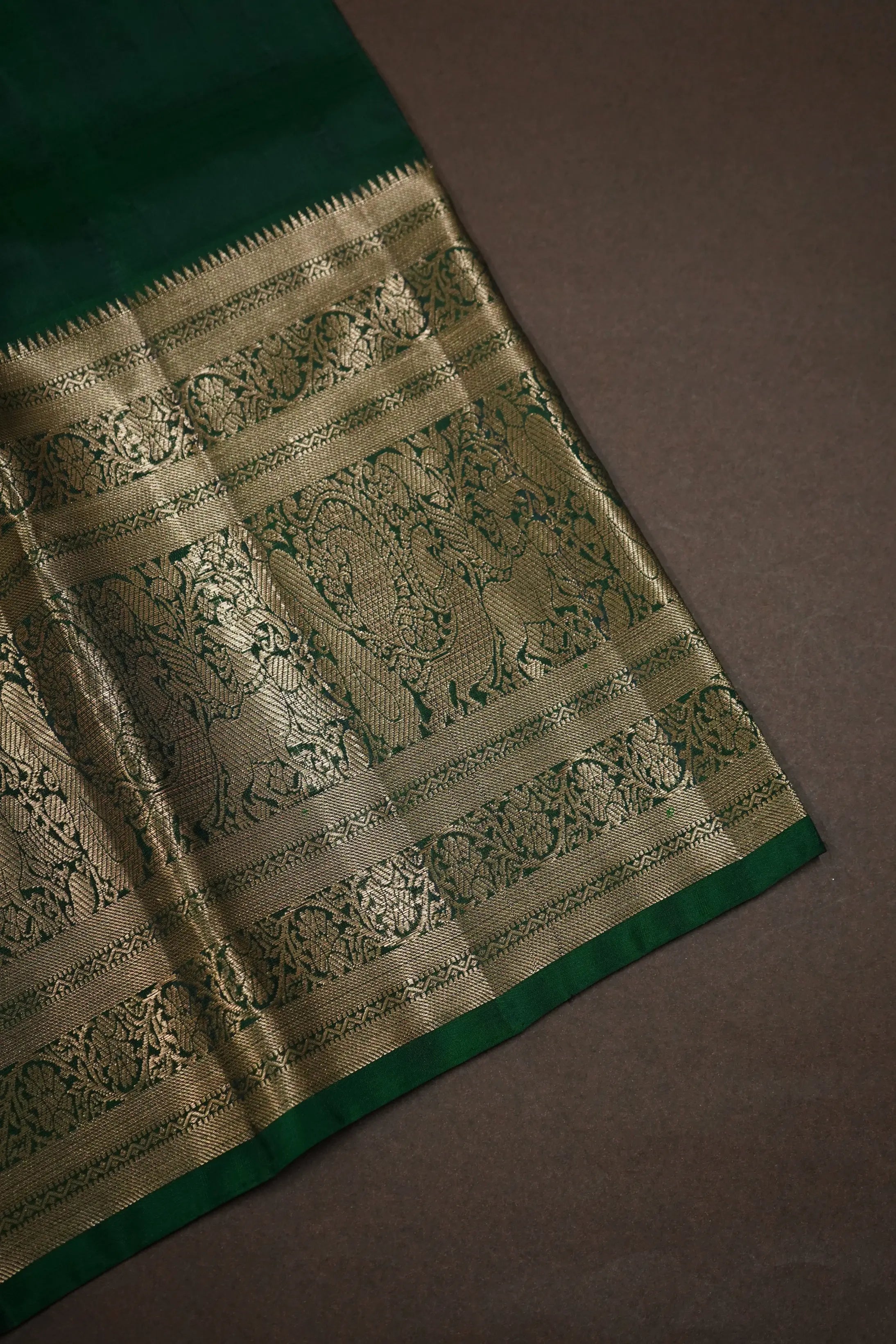AVOCADO GREEN  WITH FOREST GREEN  PURE KANCHIVARAM SILK SAREE - Queens Jewel Emporium