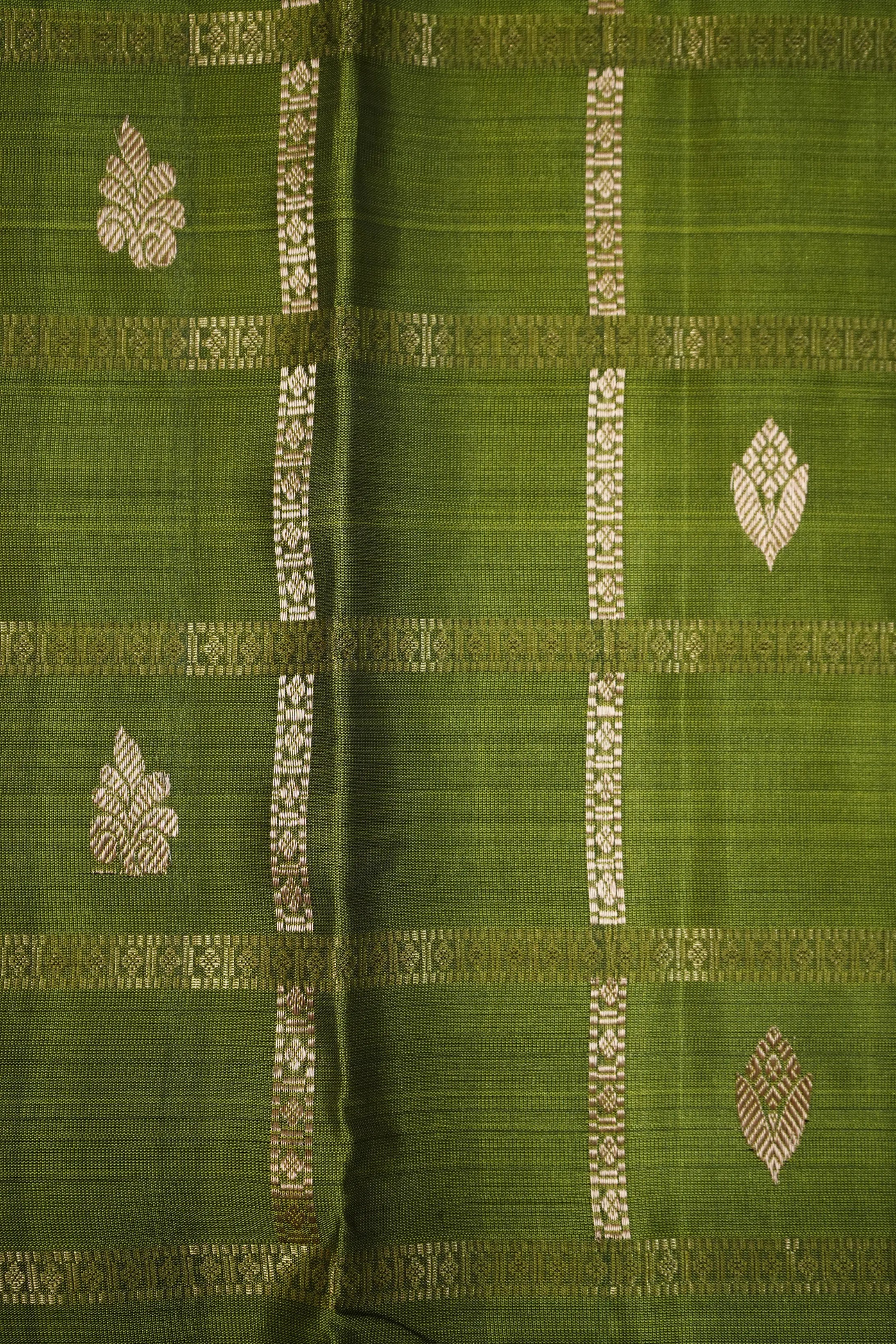 AVOCADO GREEN  WITH FOREST GREEN  PURE KANCHIVARAM SILK SAREE - Queens Jewel Emporium