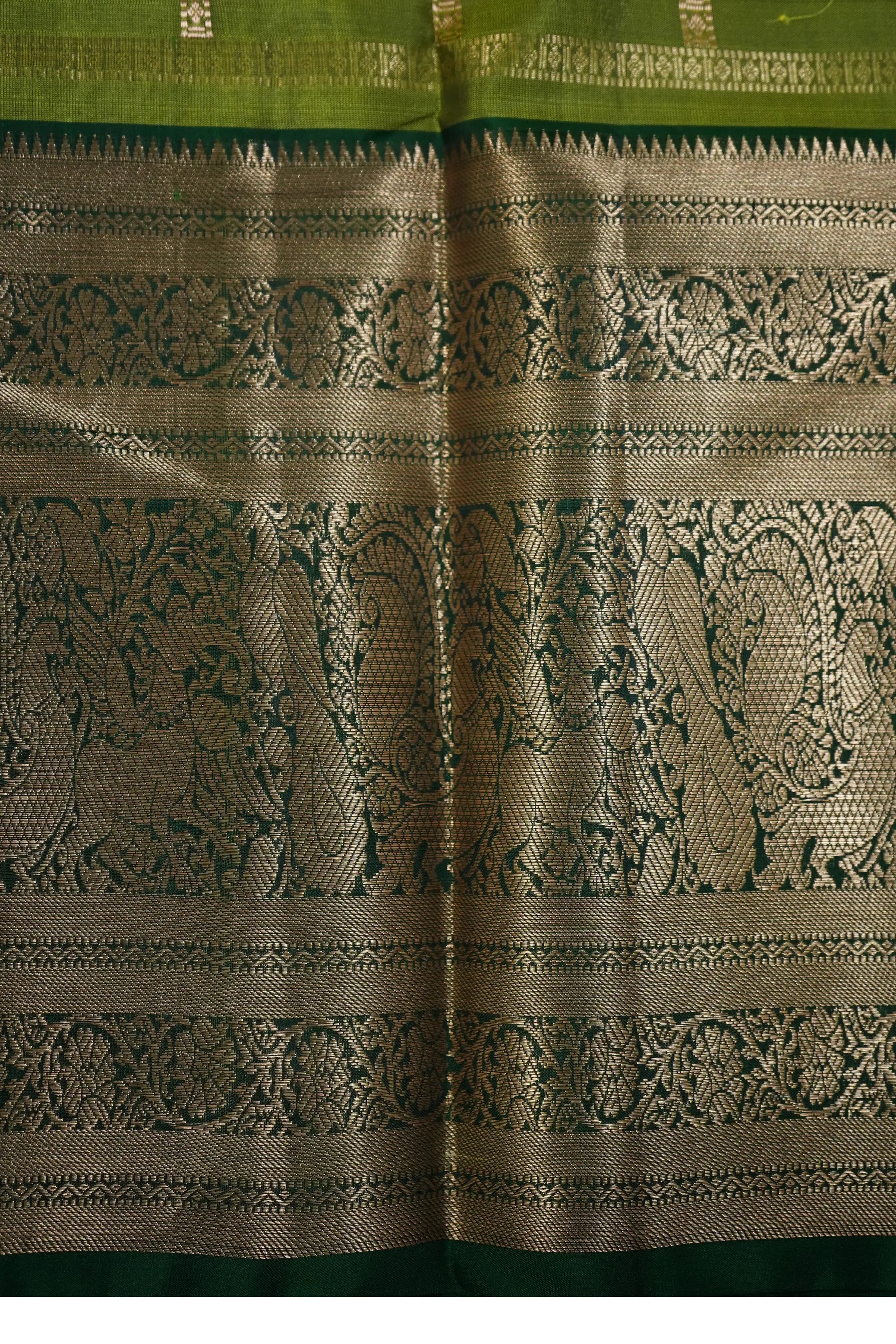 AVOCADO GREEN  WITH FOREST GREEN  PURE KANCHIVARAM SILK SAREE - Queens Jewel Emporium