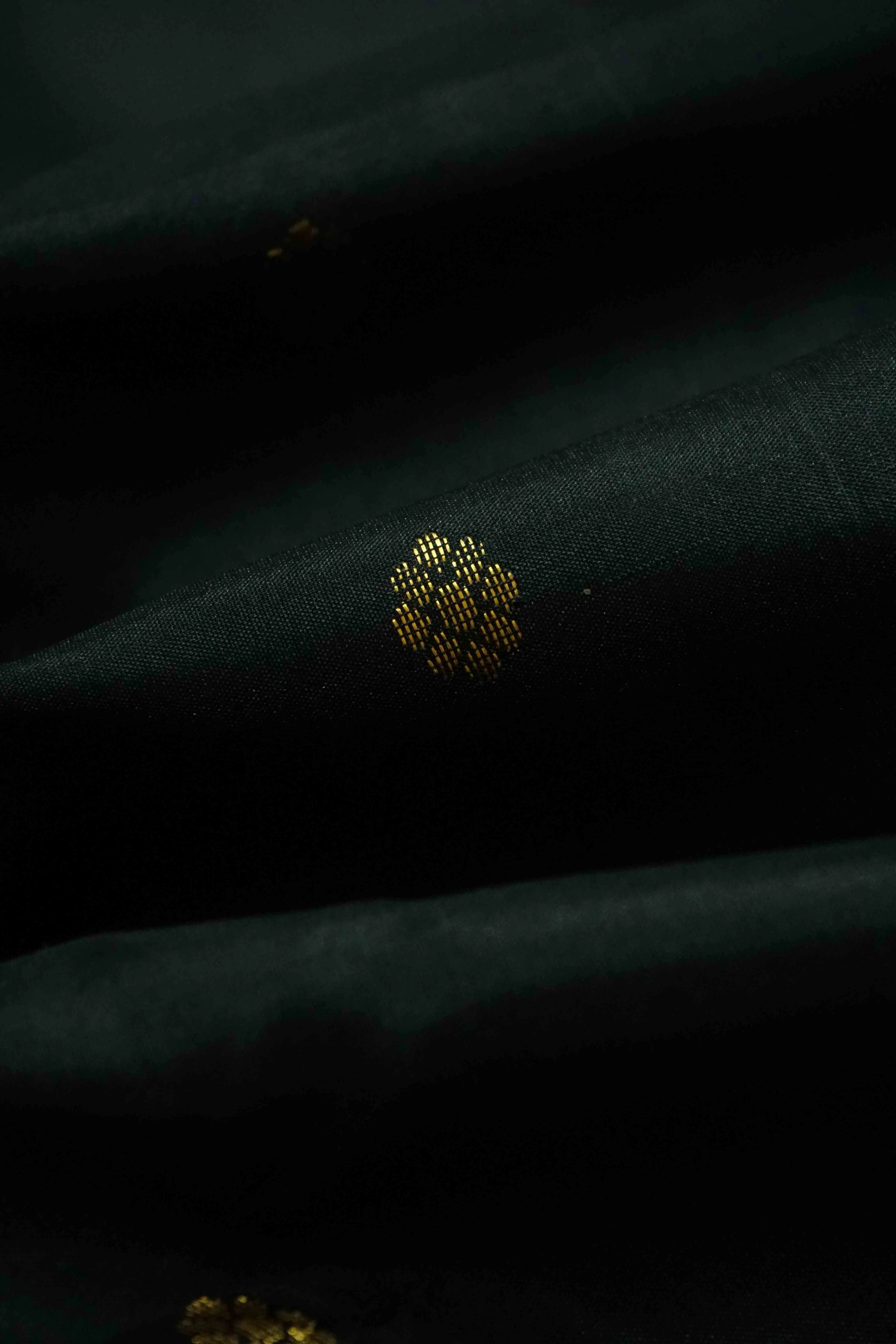 BLACK CURRENT WITH LEMON YELLOW PURE KANCHIVARAM SILK SAREE - Queens Jewel Emporium