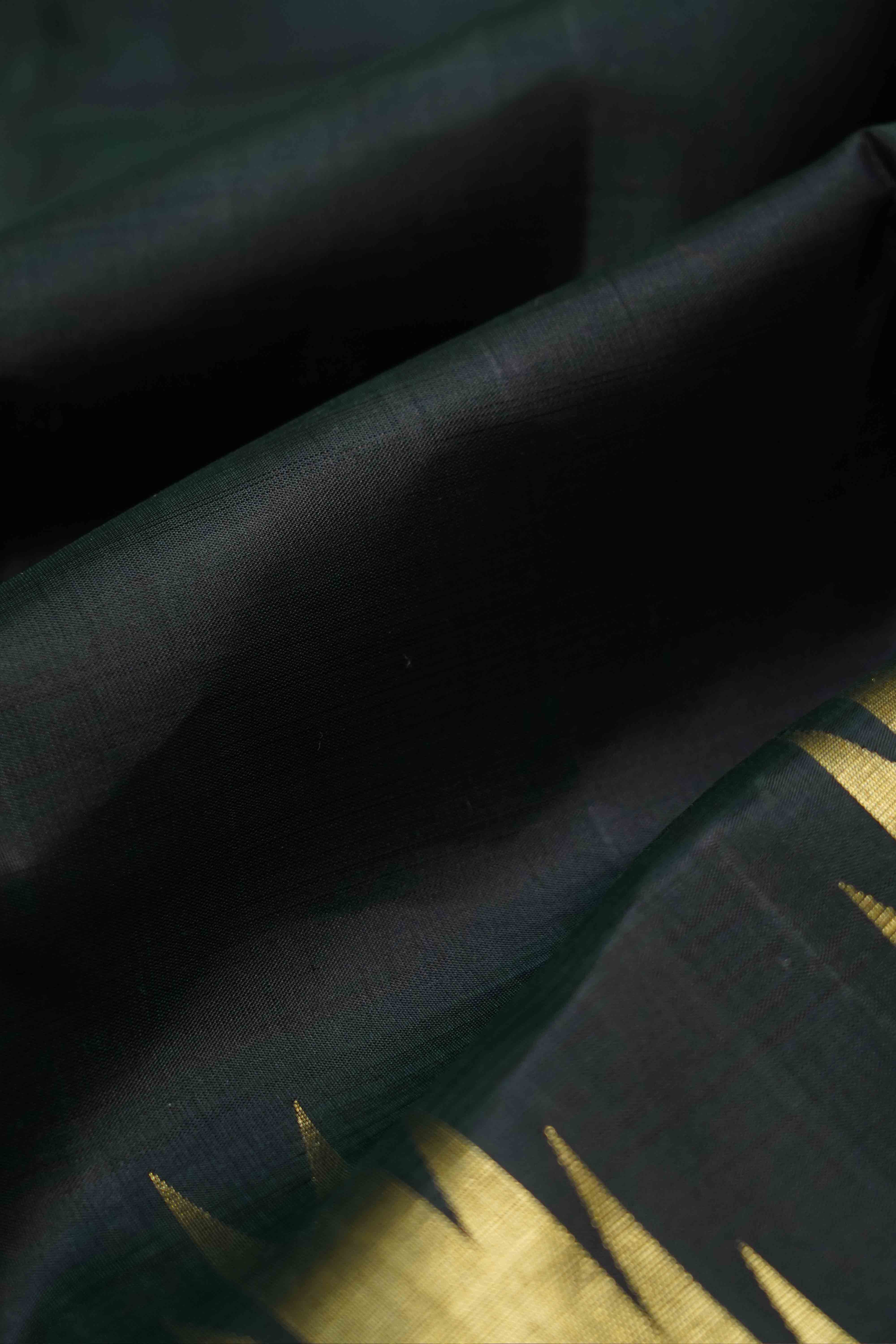 DARK GREEN PURE KANCHIVARAM SILK SAREE - Queens Jewel Emporium