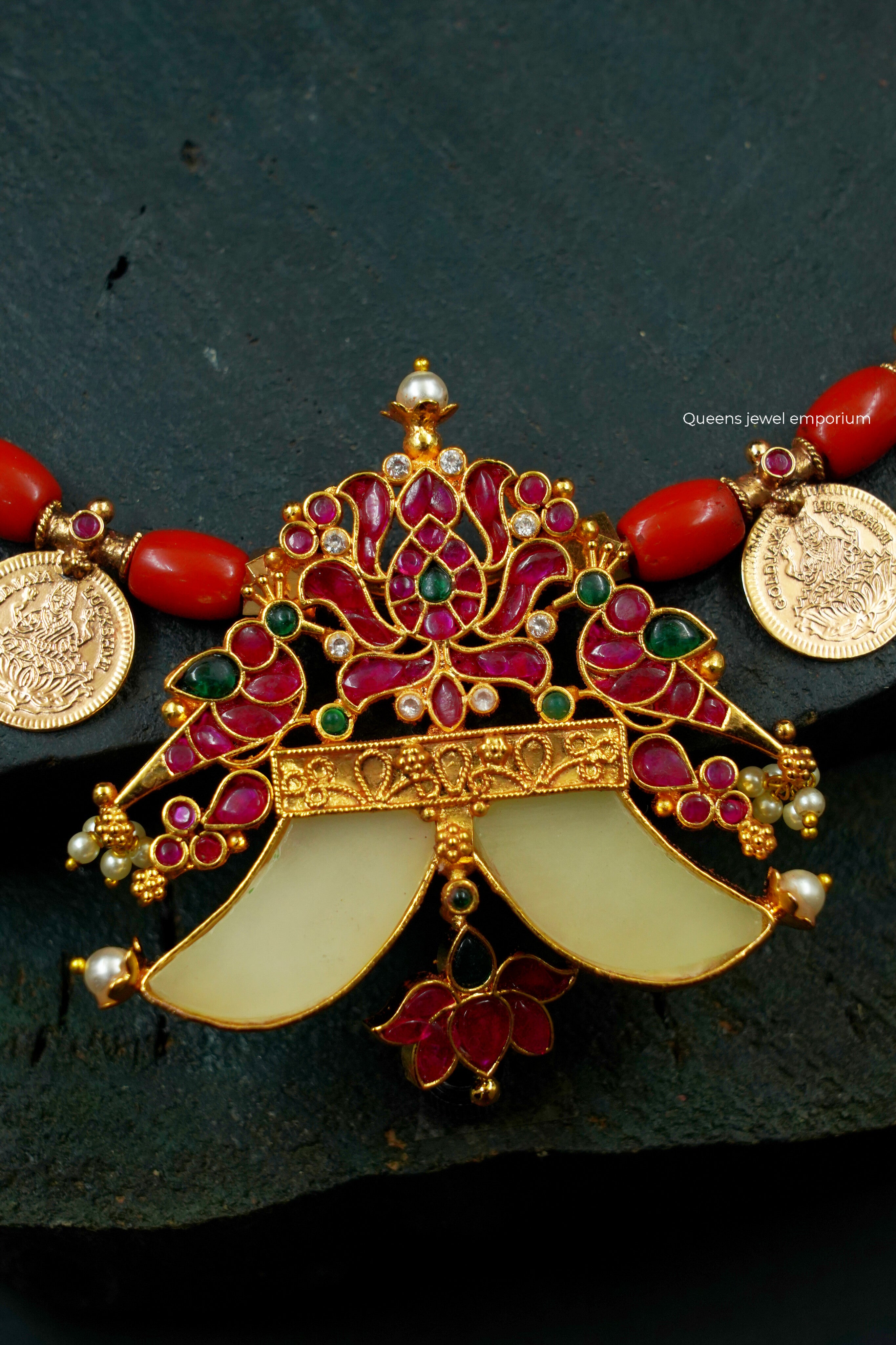 Pavazha Lakshmi Kasu Hasli