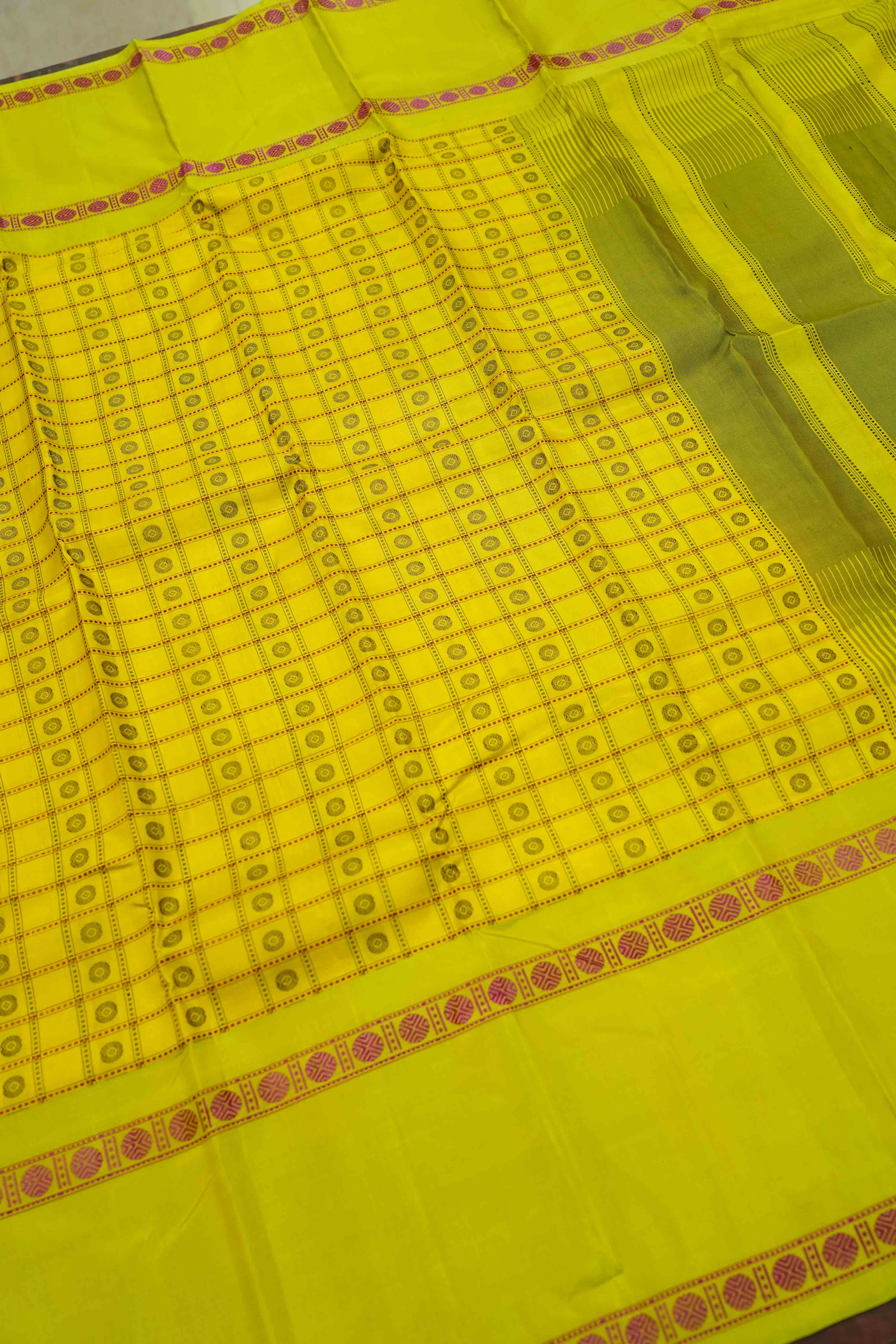OLIVE YELLOW WITH PEA GREEN PURE KANCHIVARAM SILK SAREE - Queens Jewel Emporium