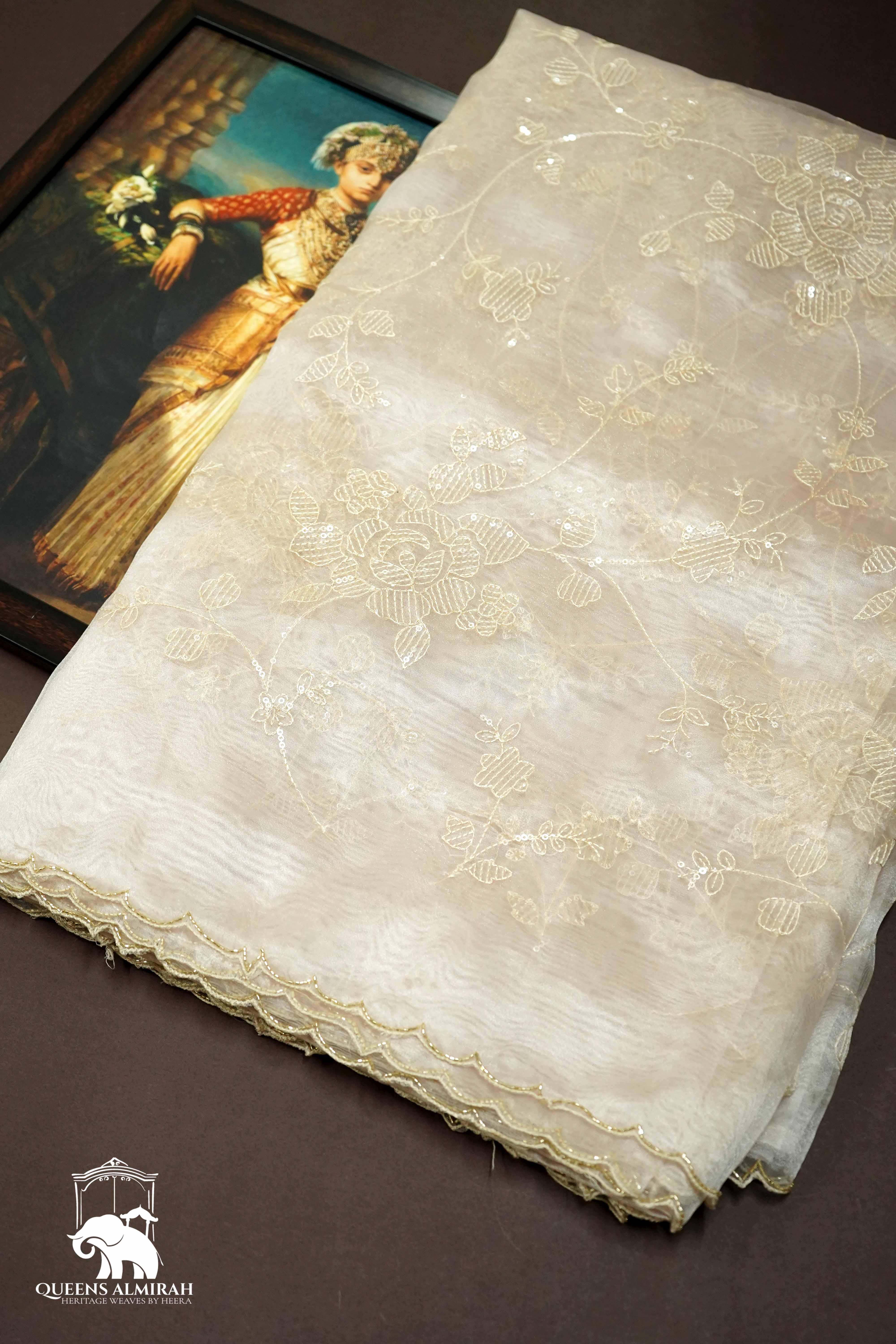 PALE GOLD WITH SCALLOP BORDER ORGANZA SAREE - Queens Jewel Emporium