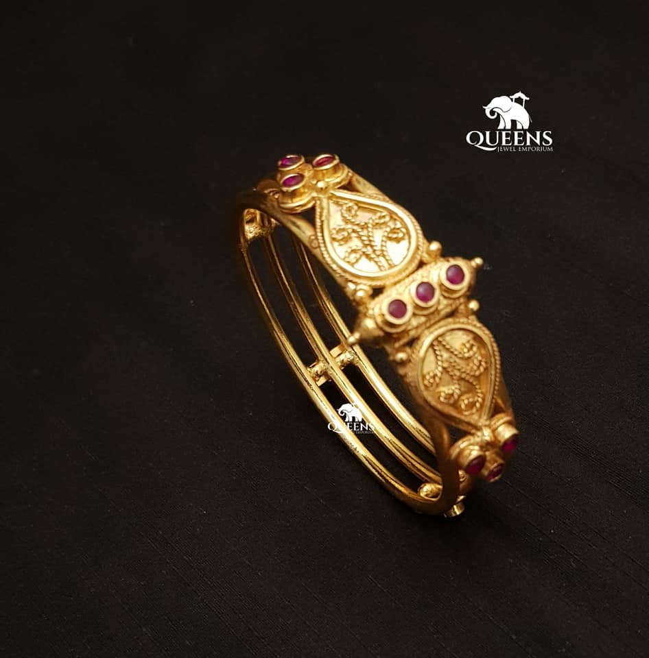 Gold coorgi deals bangle