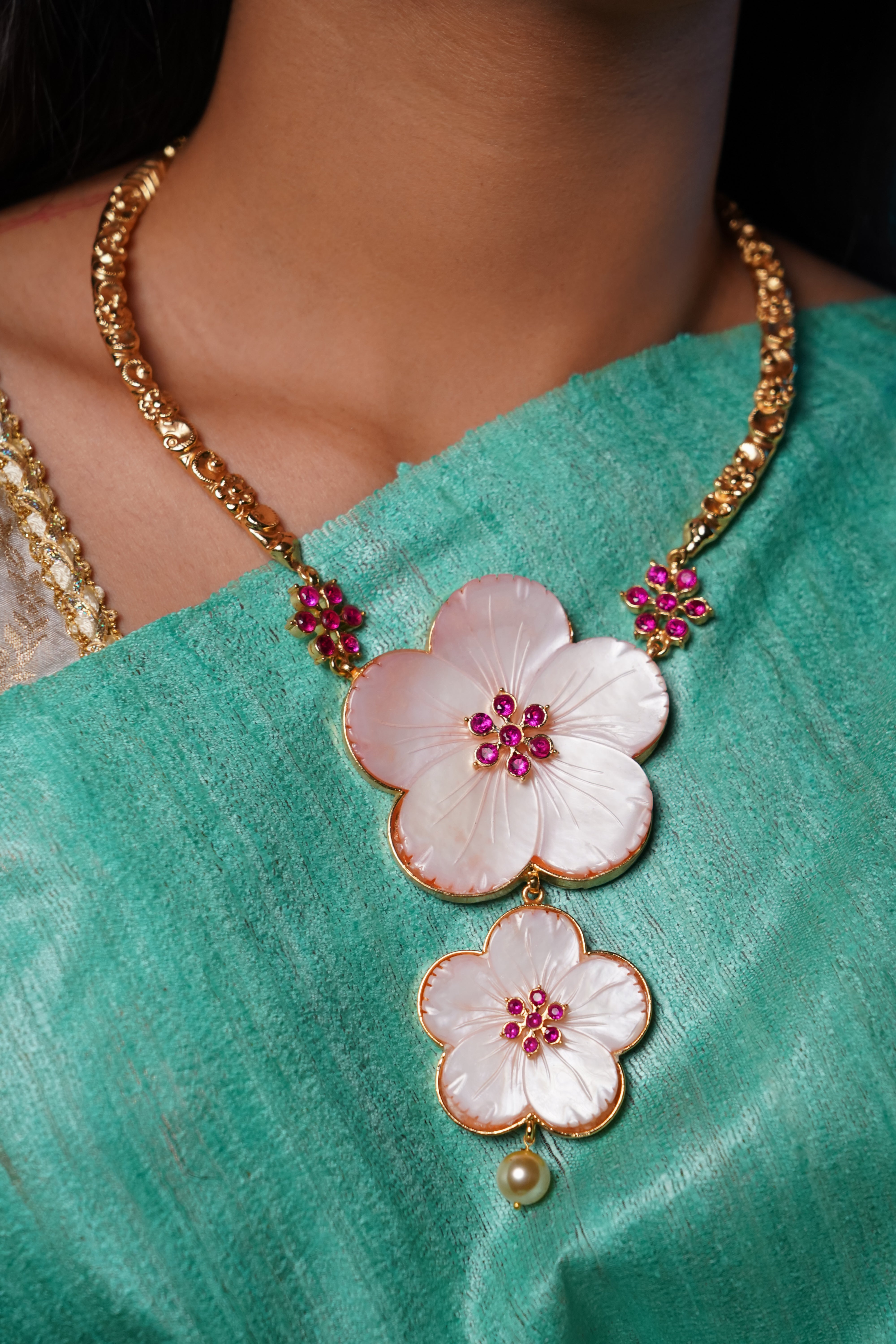 Moti Pushpa Floral Necklace