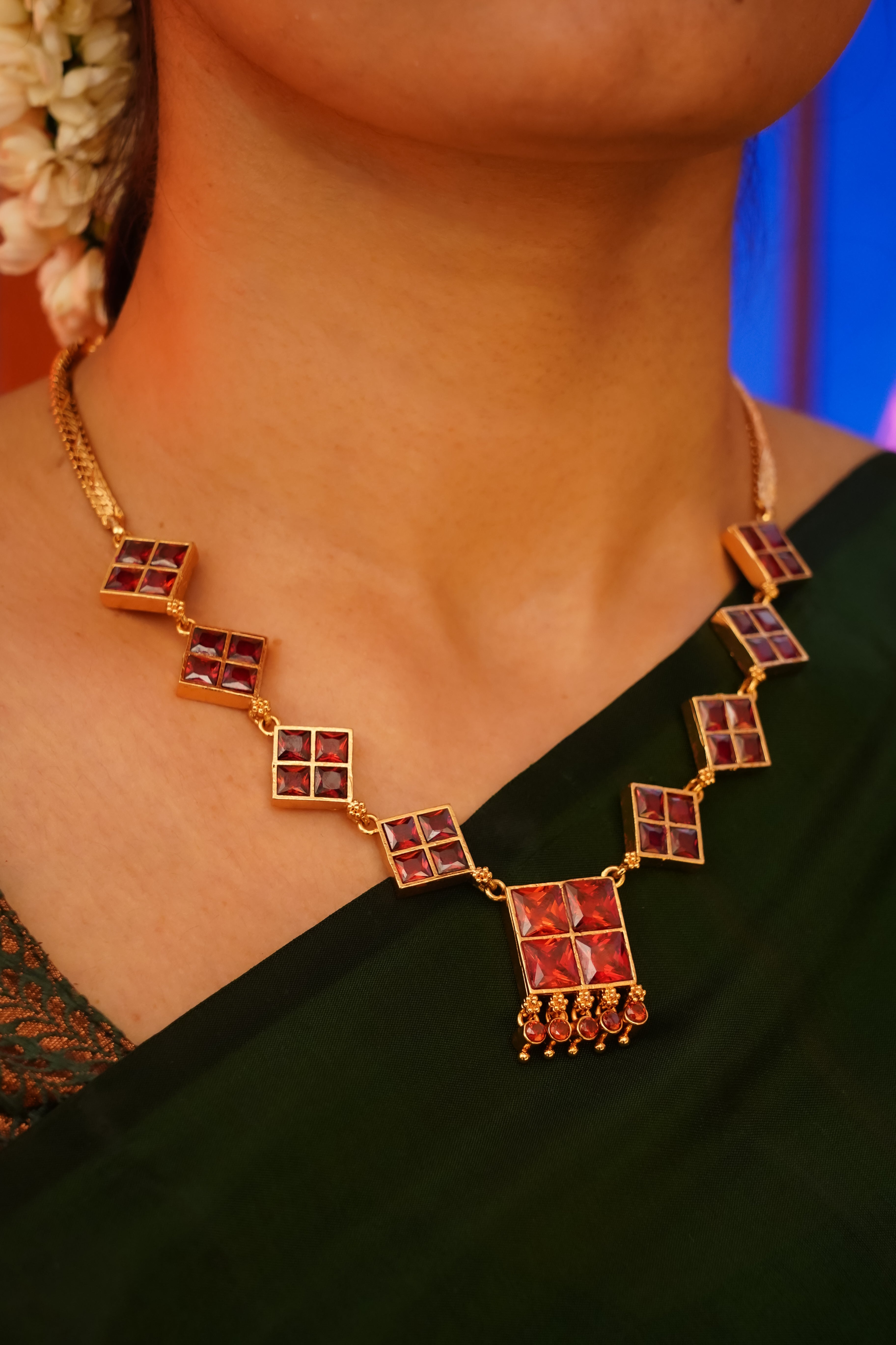 Madhuram Thean koodu Necklace