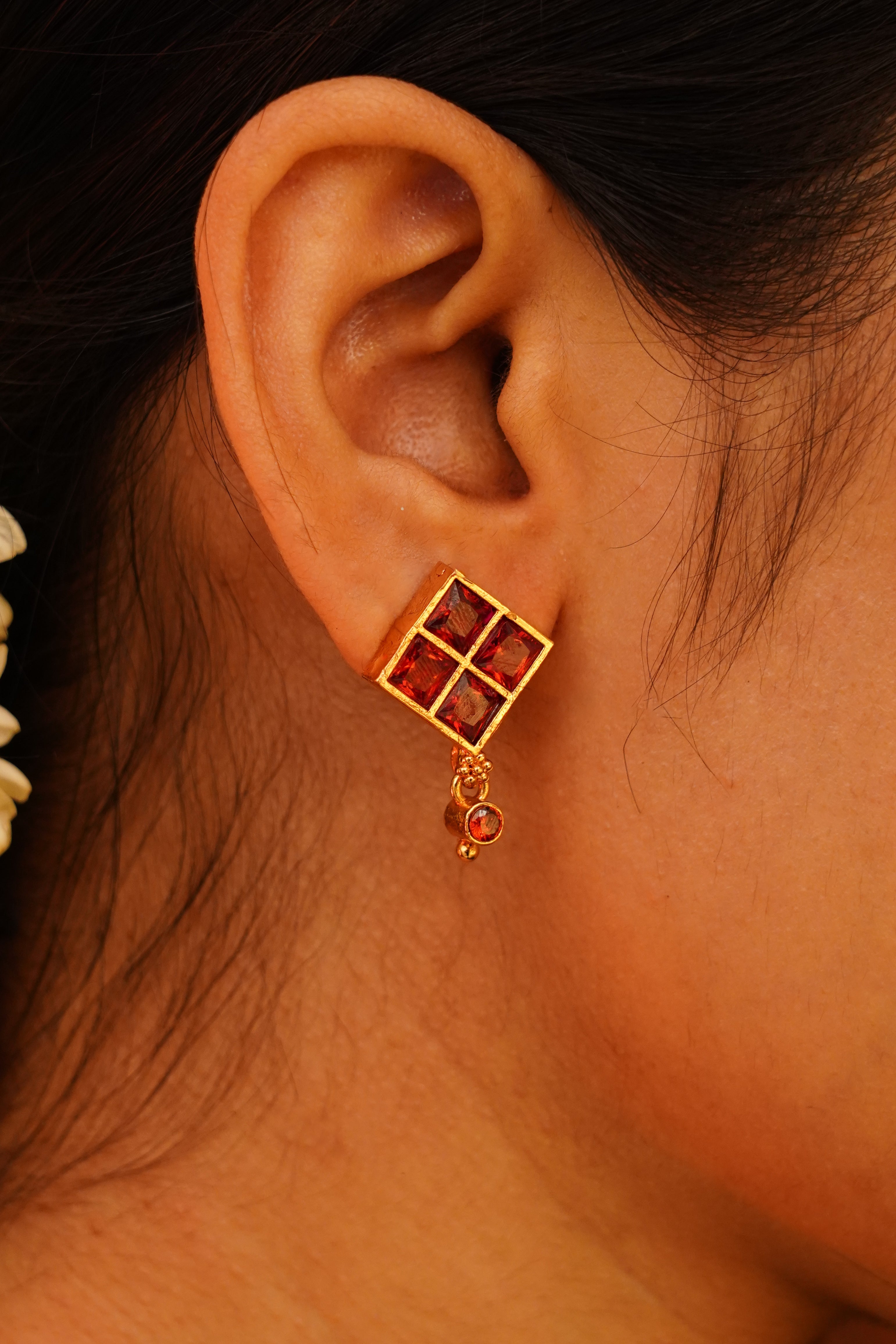 Madhuram Thean Koodu Earring