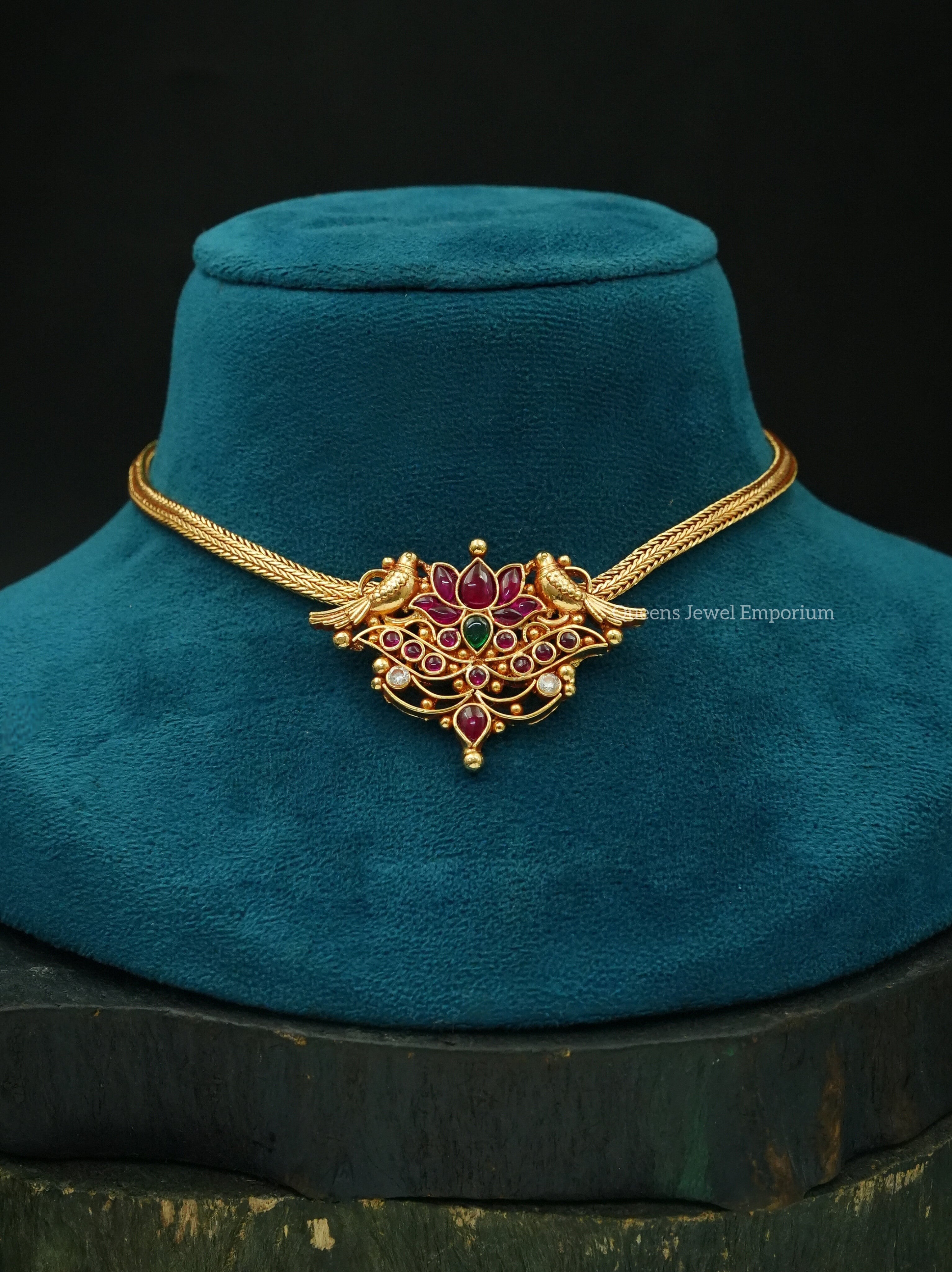 Aura Lotus Choker