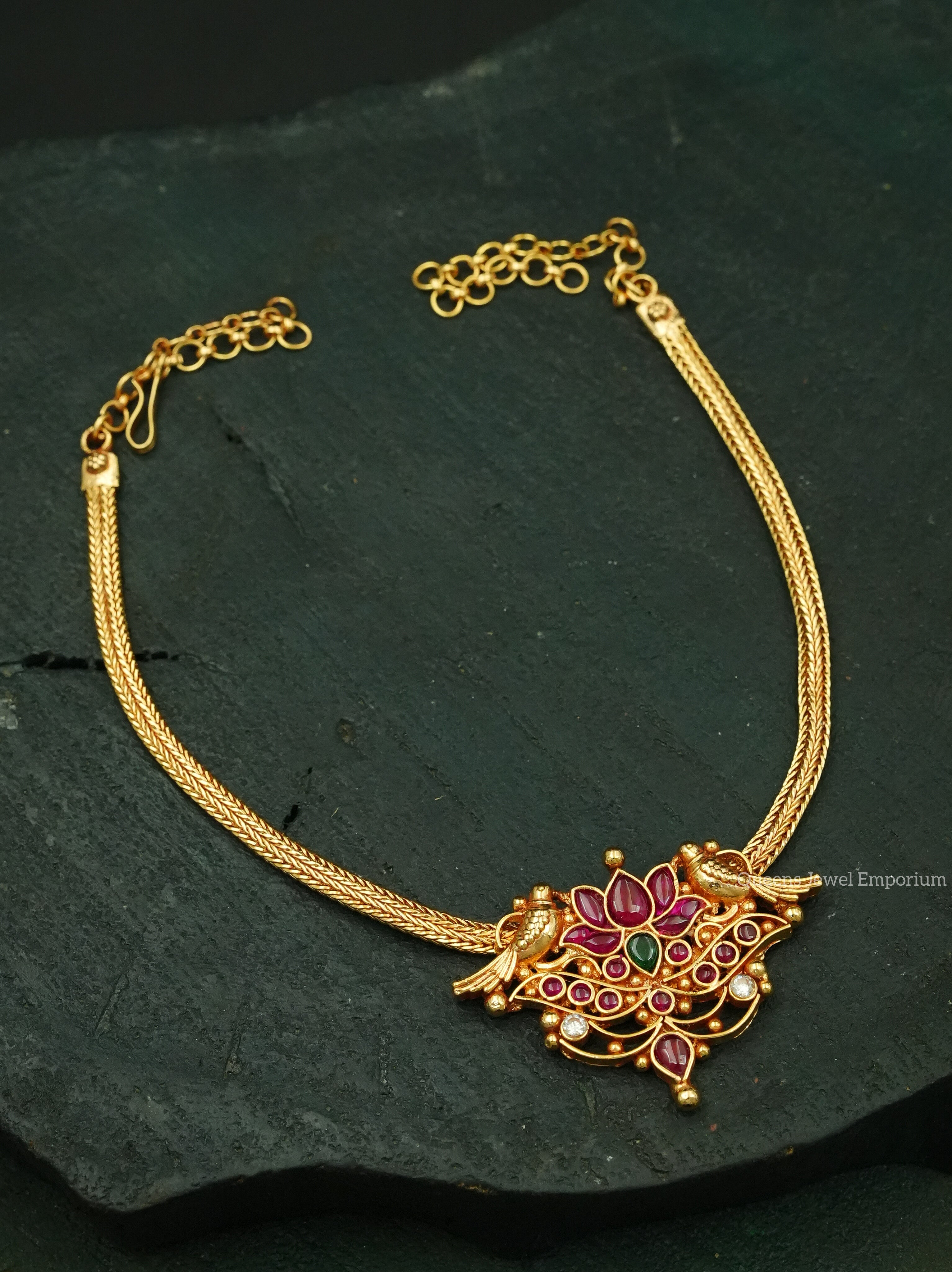 Aura Lotus Choker