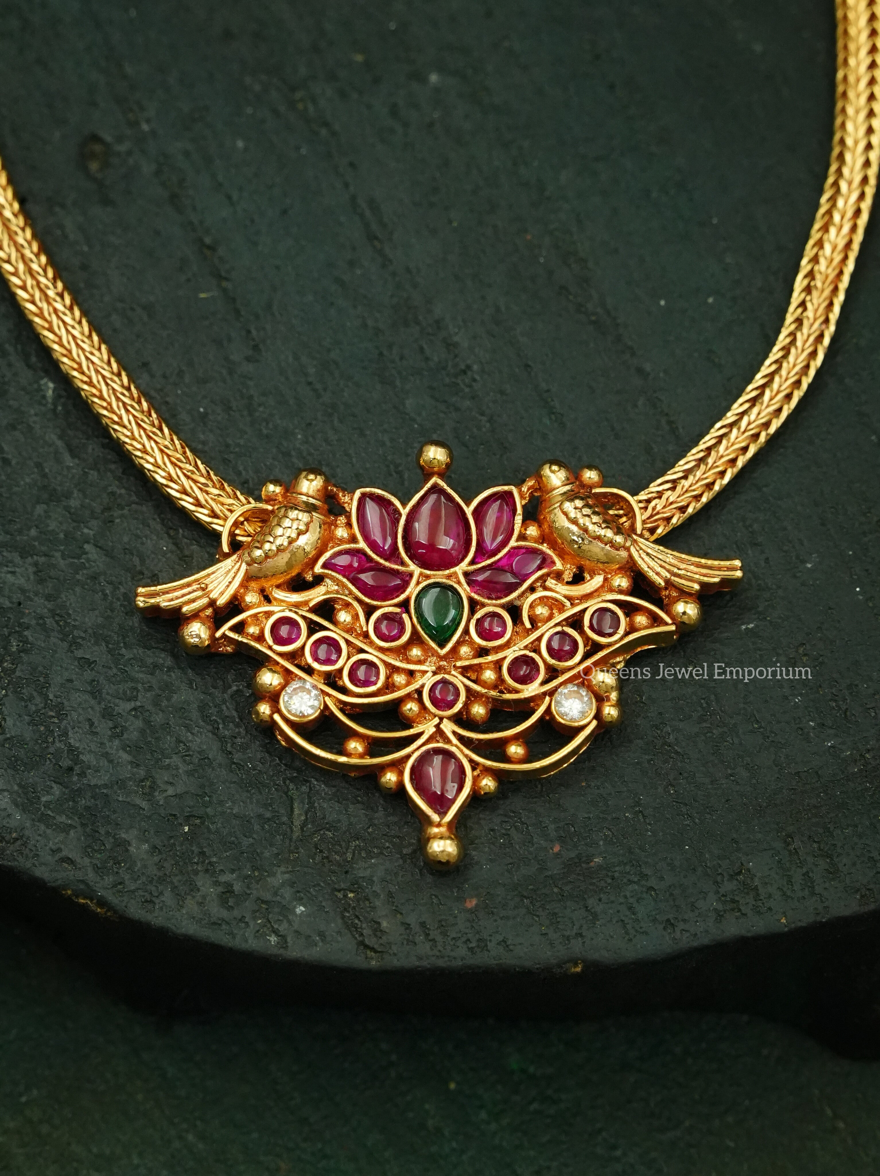 Aura Lotus Choker