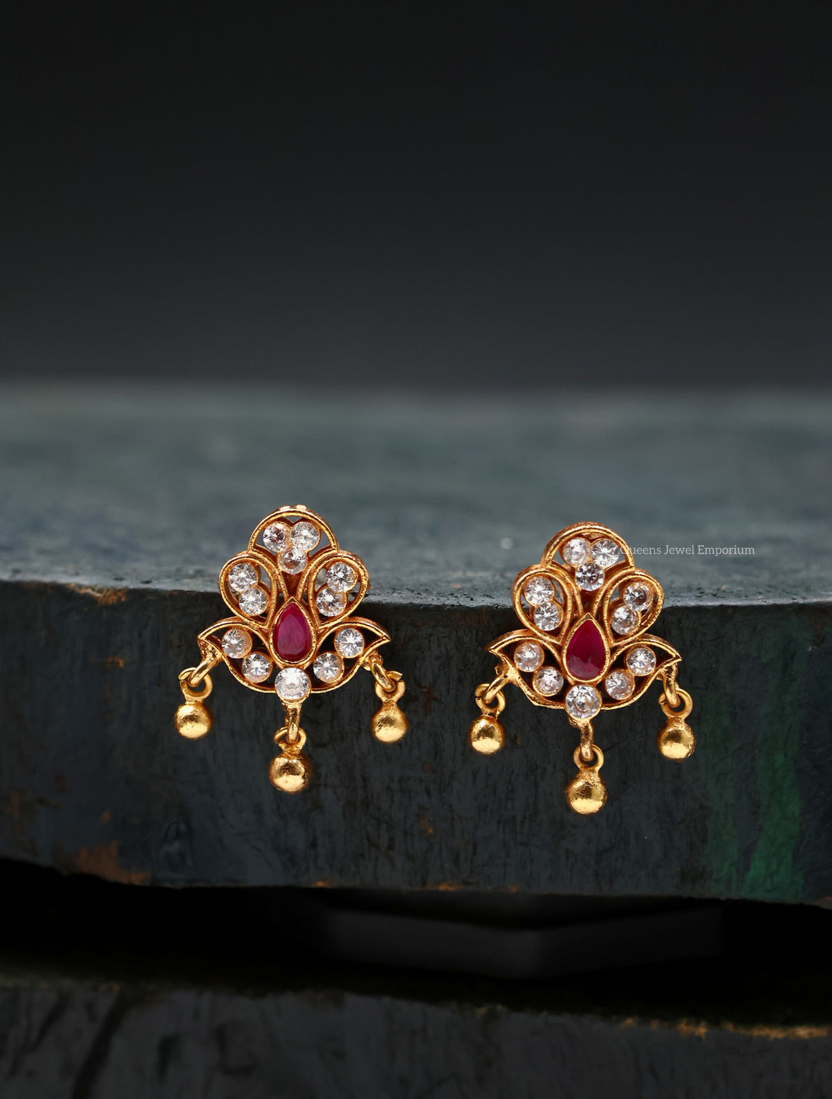 Magizhmalar Studs