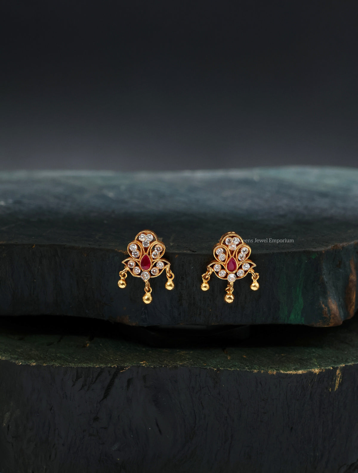 Magizhmalar Studs