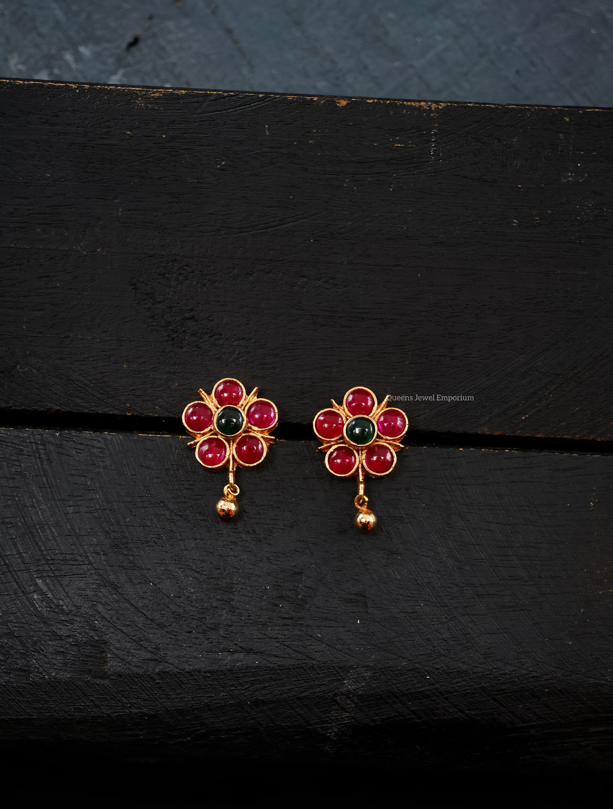 Kasthuri Studs