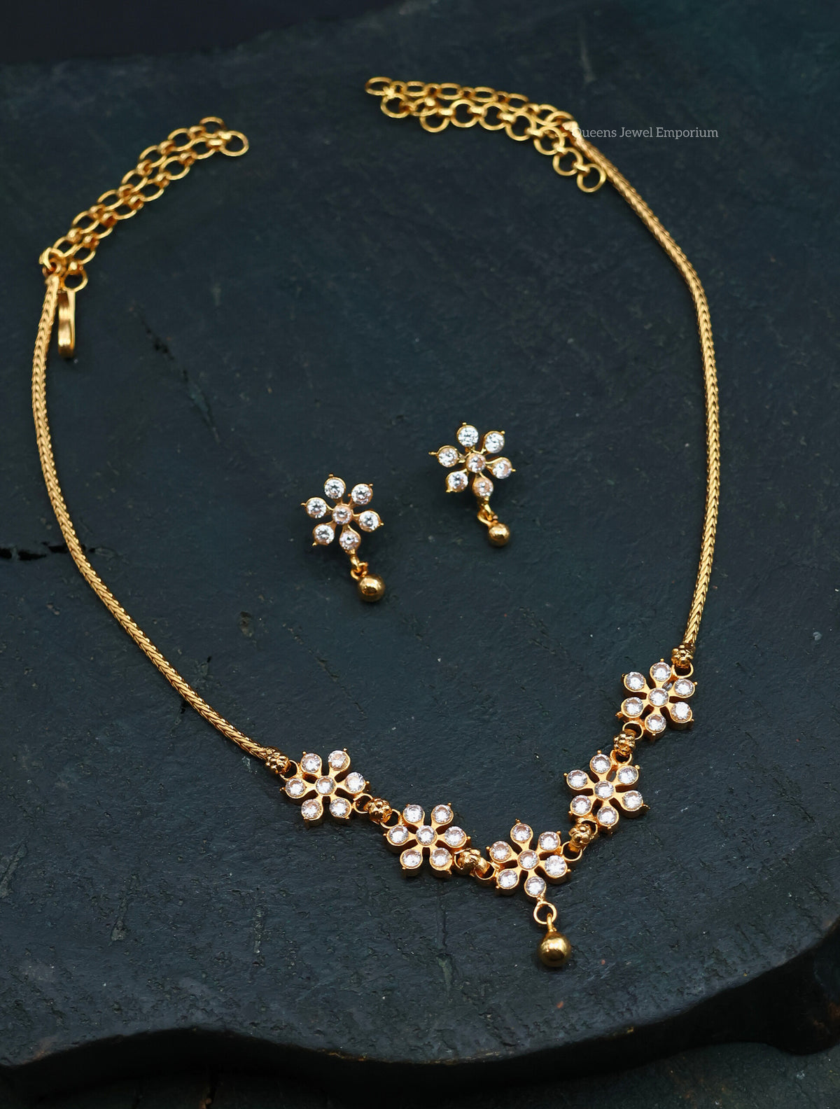 Thenmozhi Necklace - White