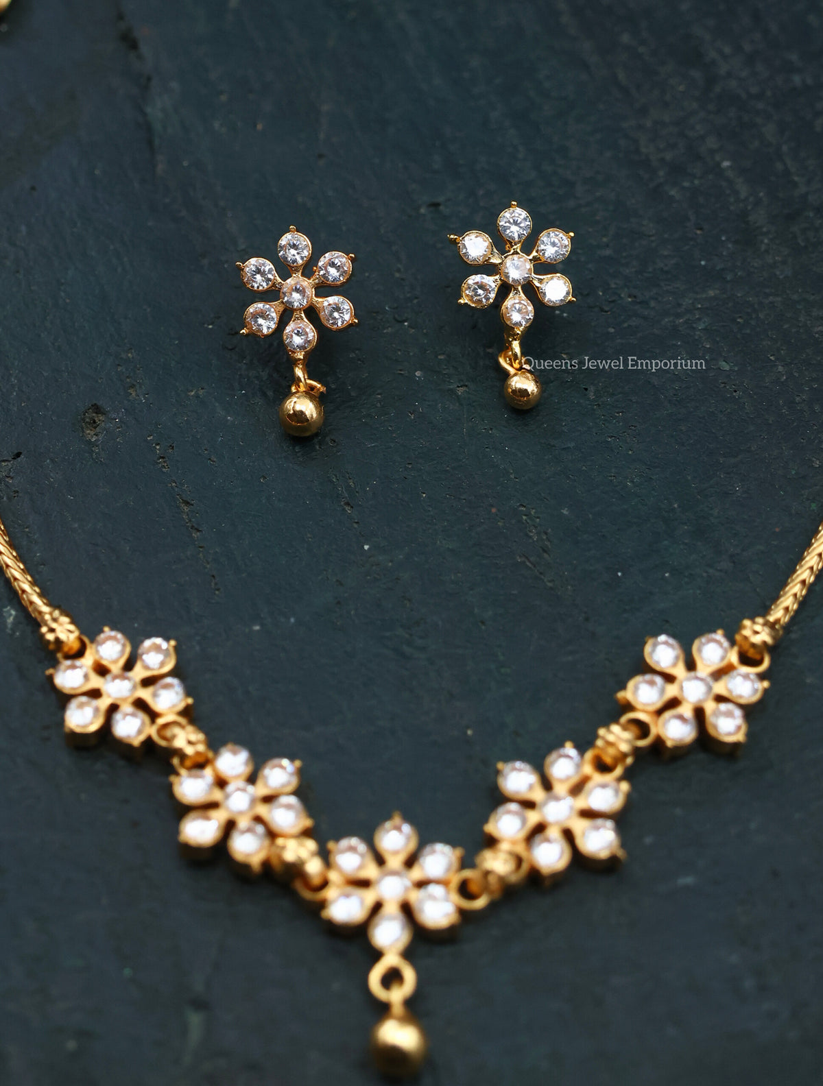 Thenmozhi Necklace - White