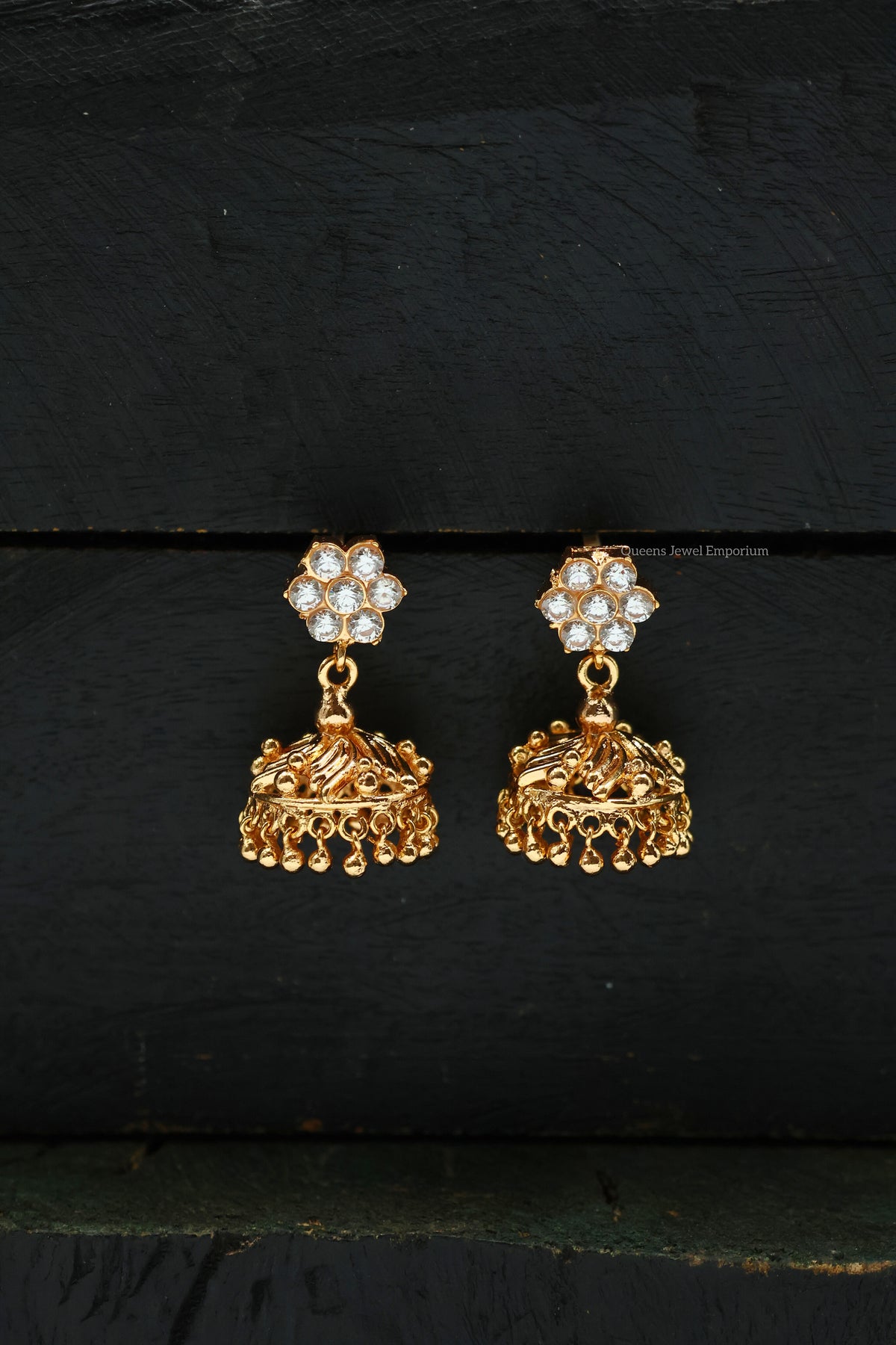 Aksara Jhumka - White