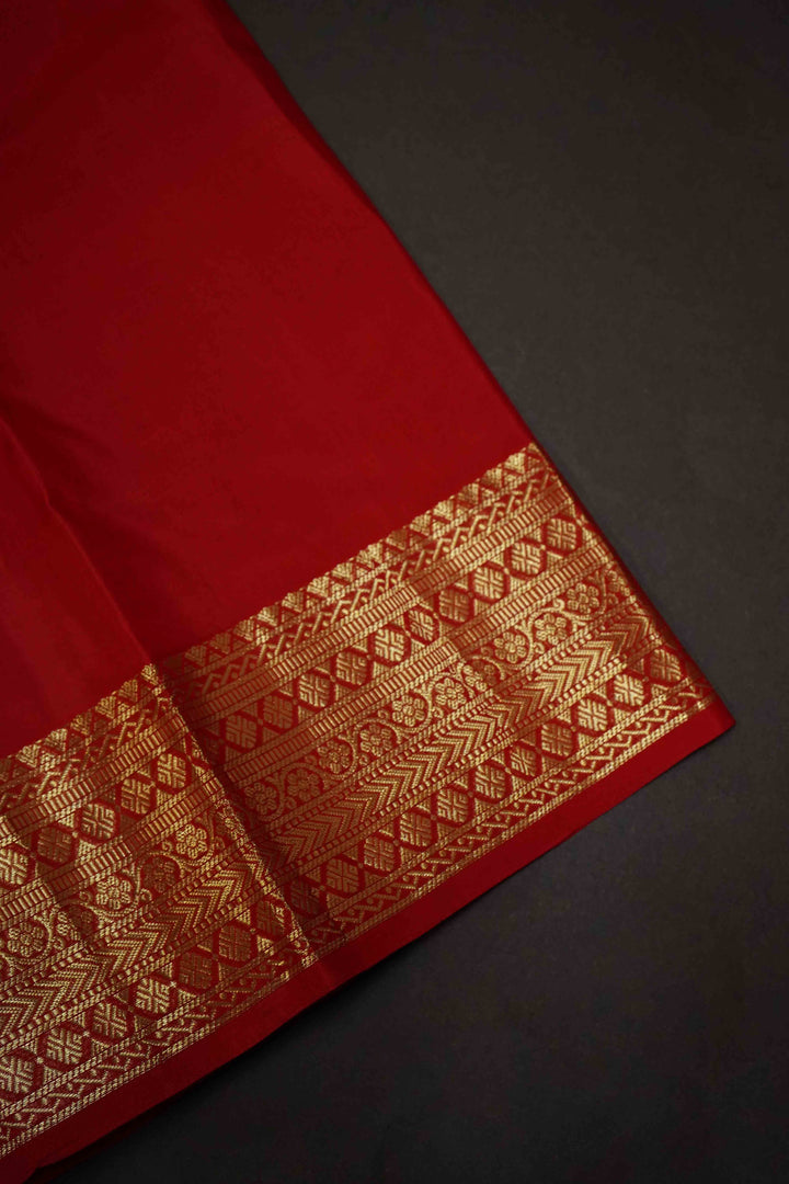 RED DAISY KANCHIVARAM SILK SAREE - Queens Jewel Emporium