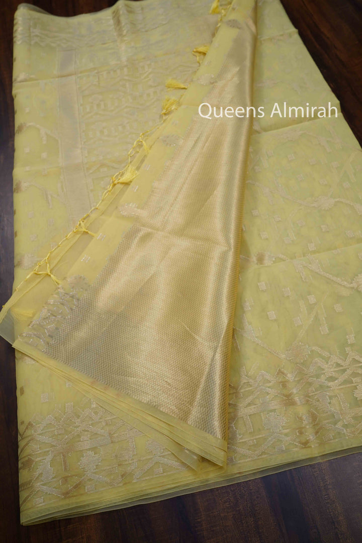 LIGHT OLIVE YELLOW MUSLIN JAMDANI SAREE - Queens Jewel Emporium
