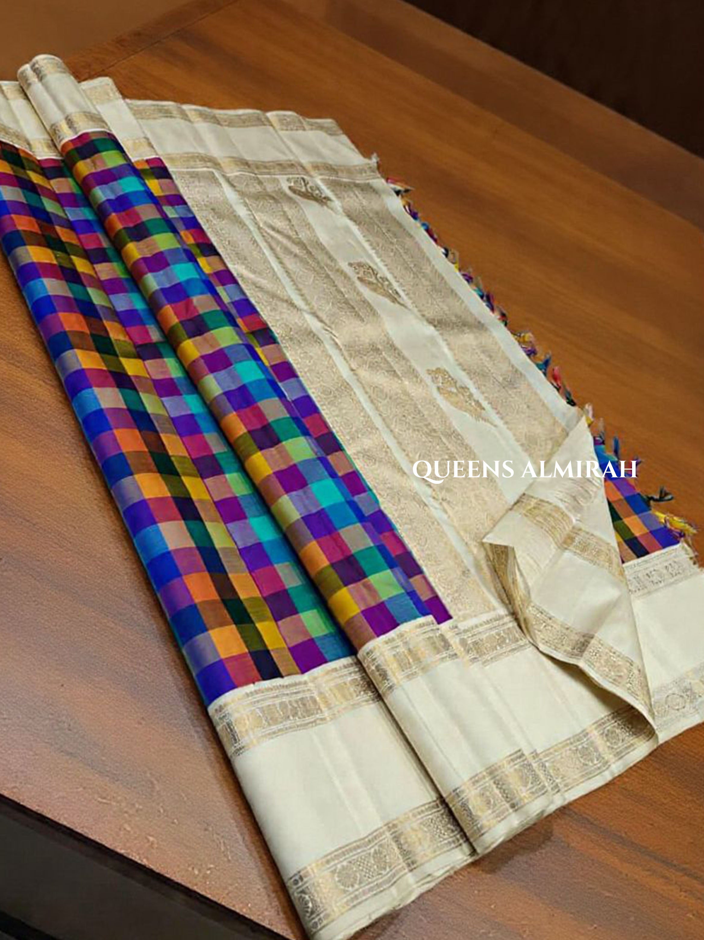 Pazhum Pazhamum With Venpattu Border Pure Kanchivaram Silk Saree