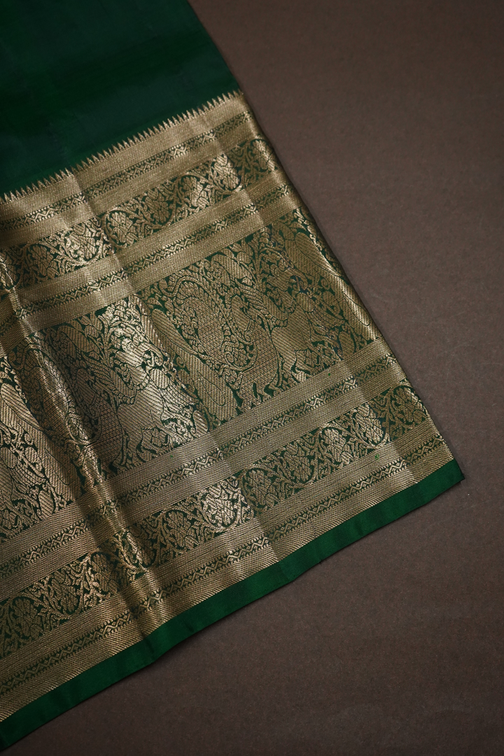 AVOCADO GREEN  WITH FOREST GREEN  PURE KANCHIVARAM SILK SAREE - Queens Jewel Emporium