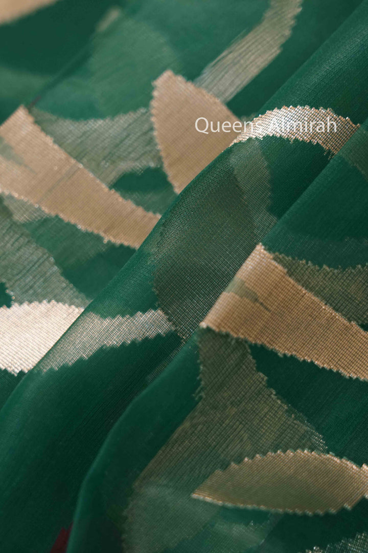 DARK GREEN MUSLIN JAMDANI SAREE - Queens Jewel Emporium