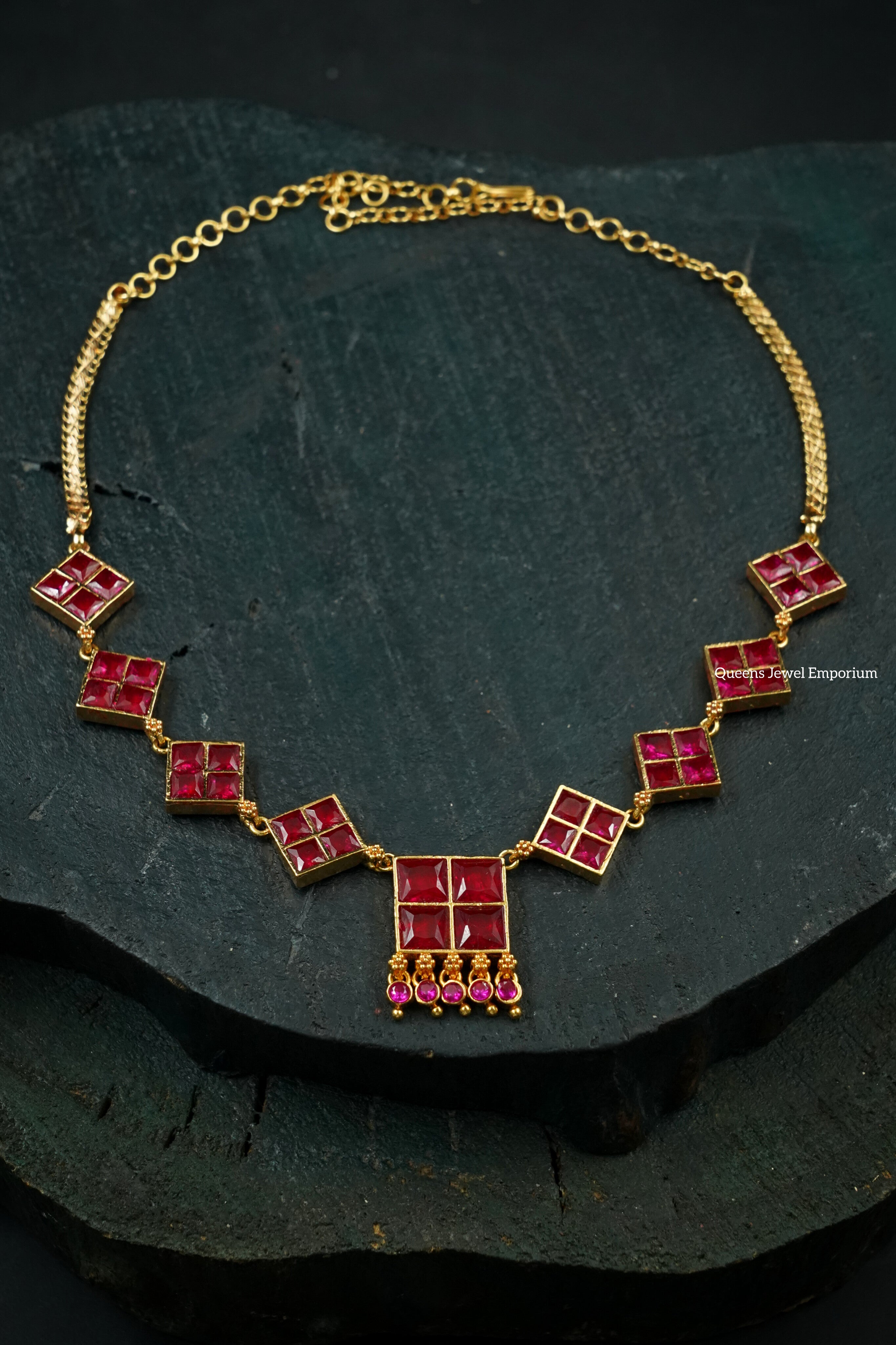 Madhuram Thean koodu Necklace - Balaji pink