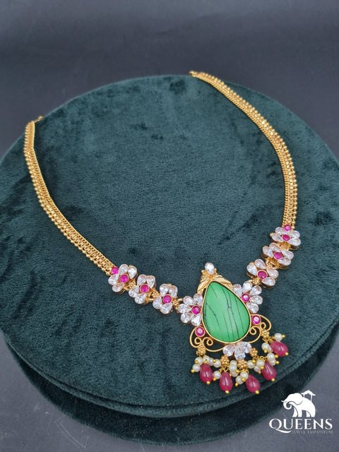 VEDHIKA NECKLACE