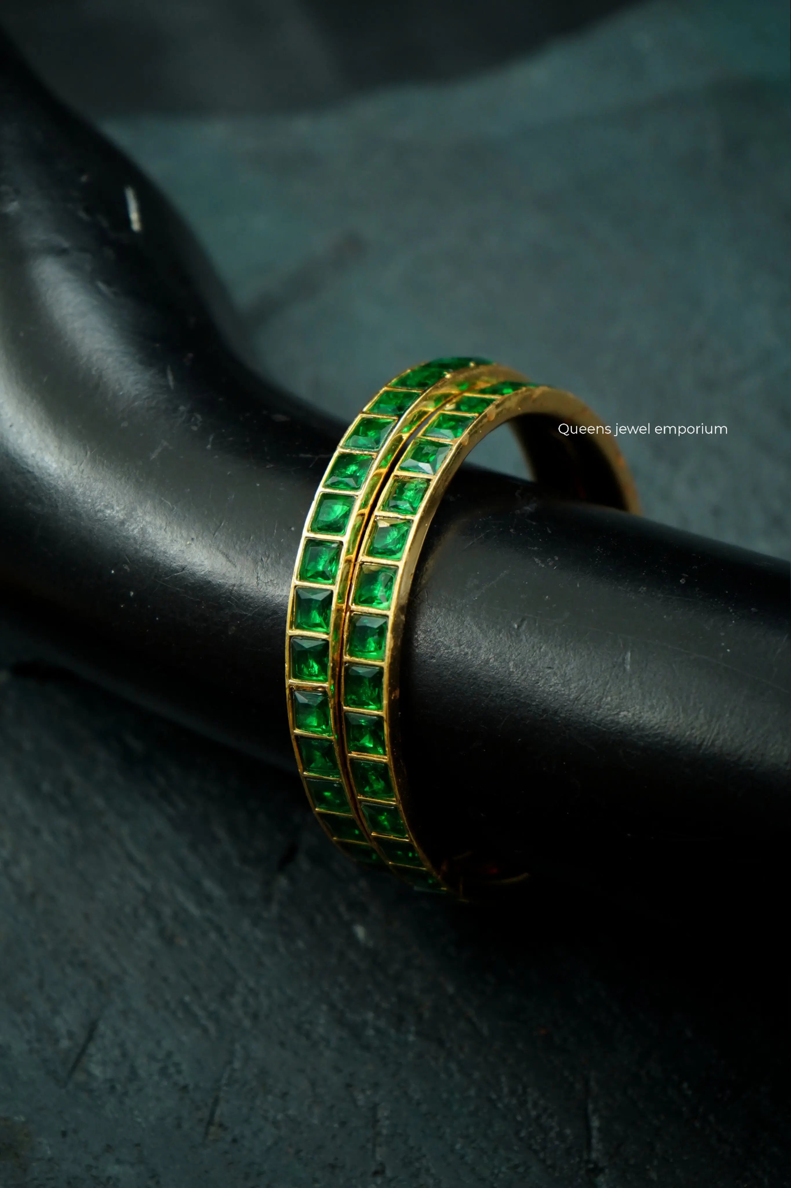 ANIKA SATHURA BANGLE - GREEN - Queens Jewel Emporium