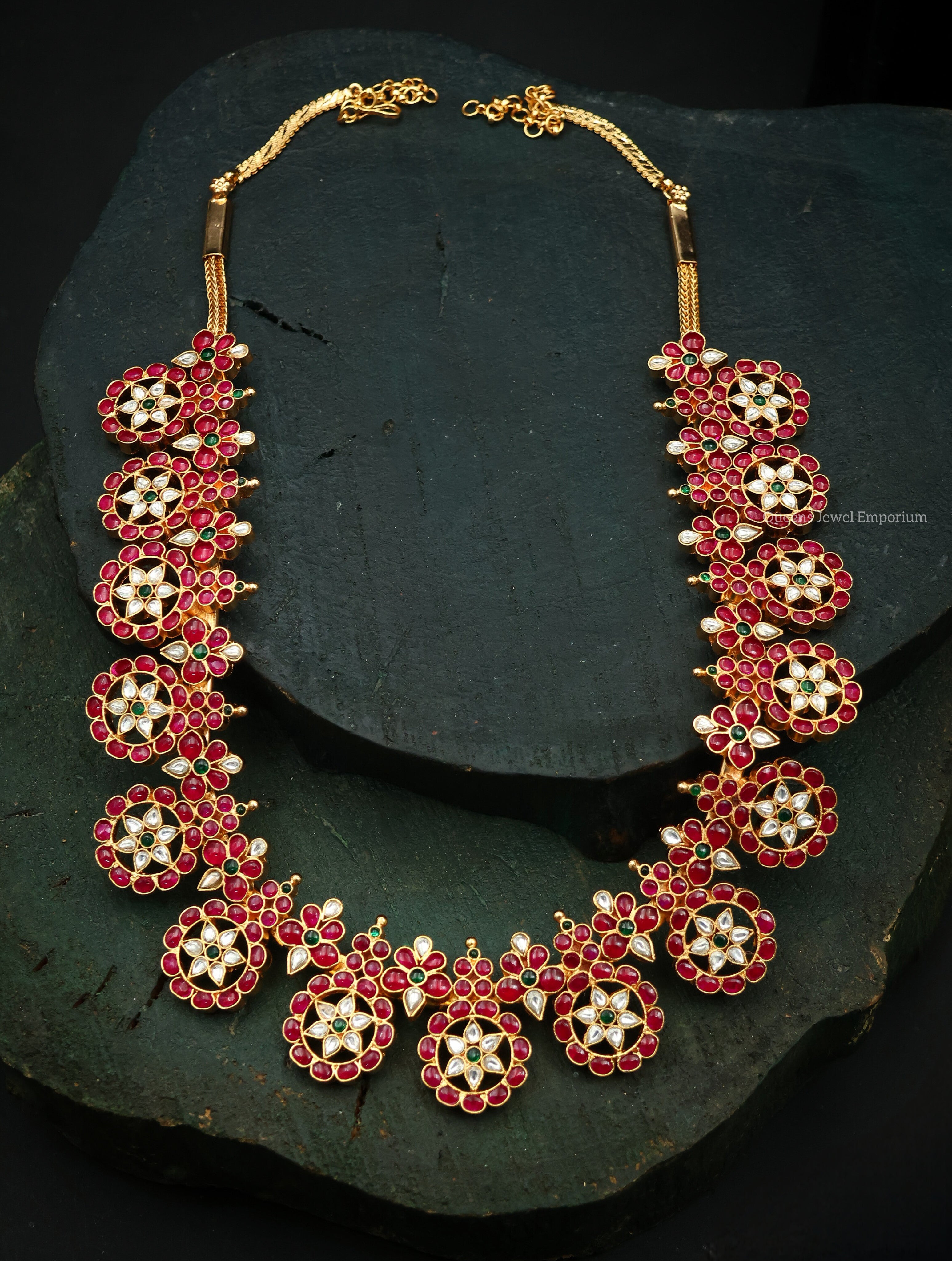 Floral design , Kemp Haram , Statement Haram 