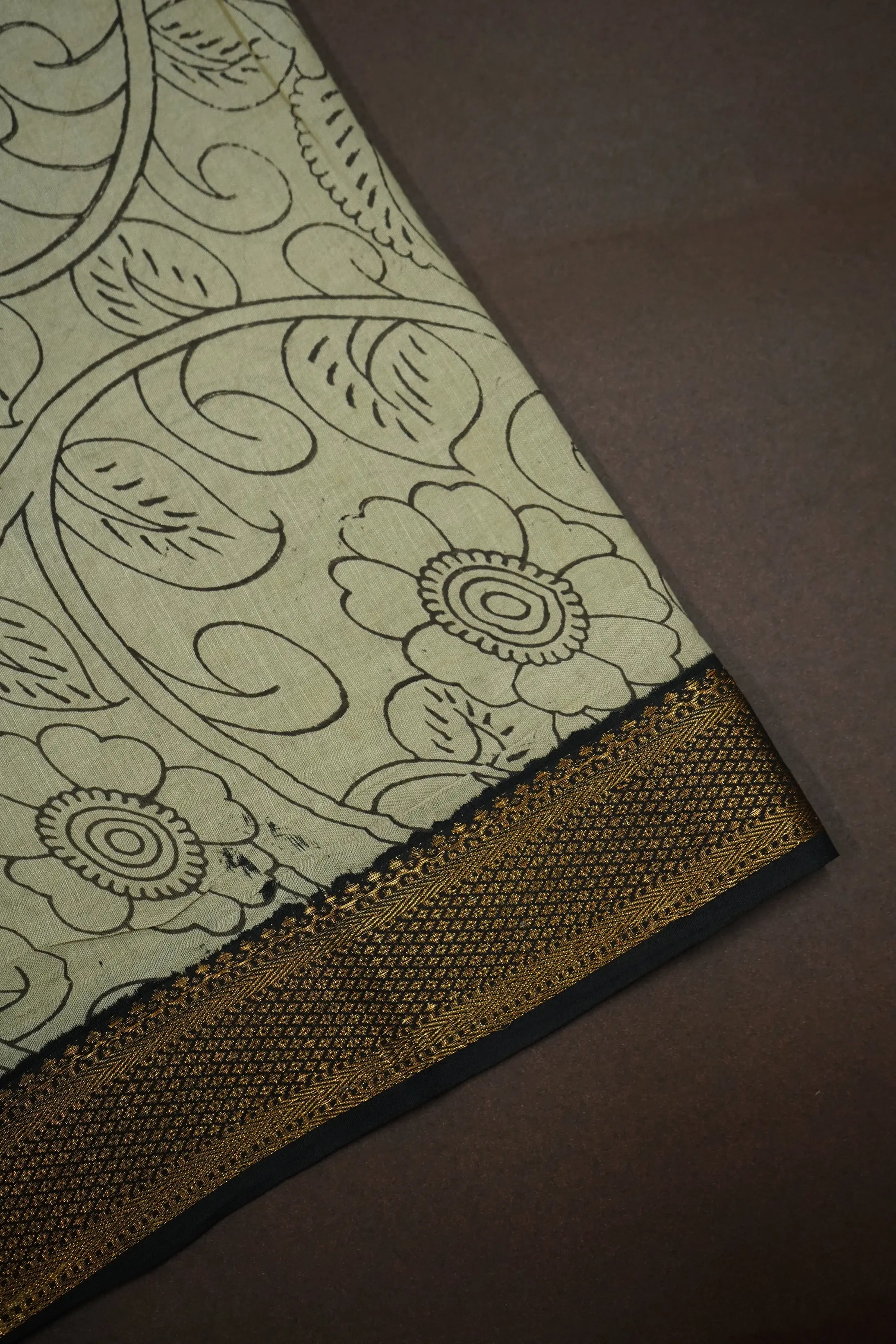 BRIGHT GREY WITH BLACK AND GOLDEN BORDER MANGALGIRI SAREE - Queens Jewel Emporium