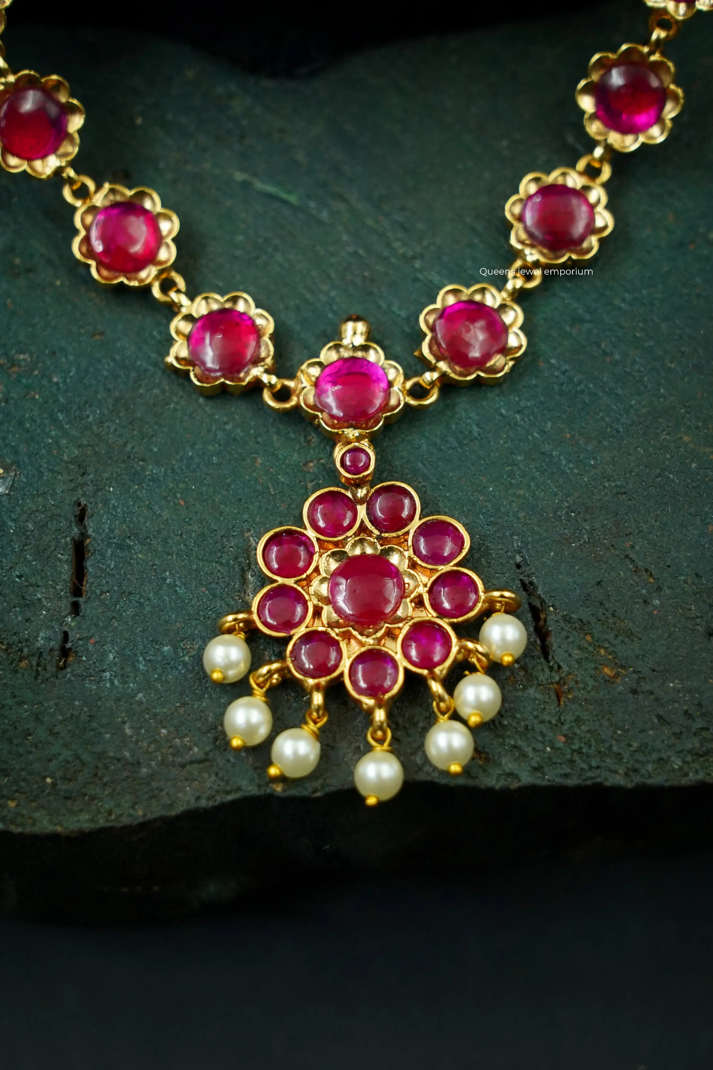 Banumathi necklace Queens_aadi
