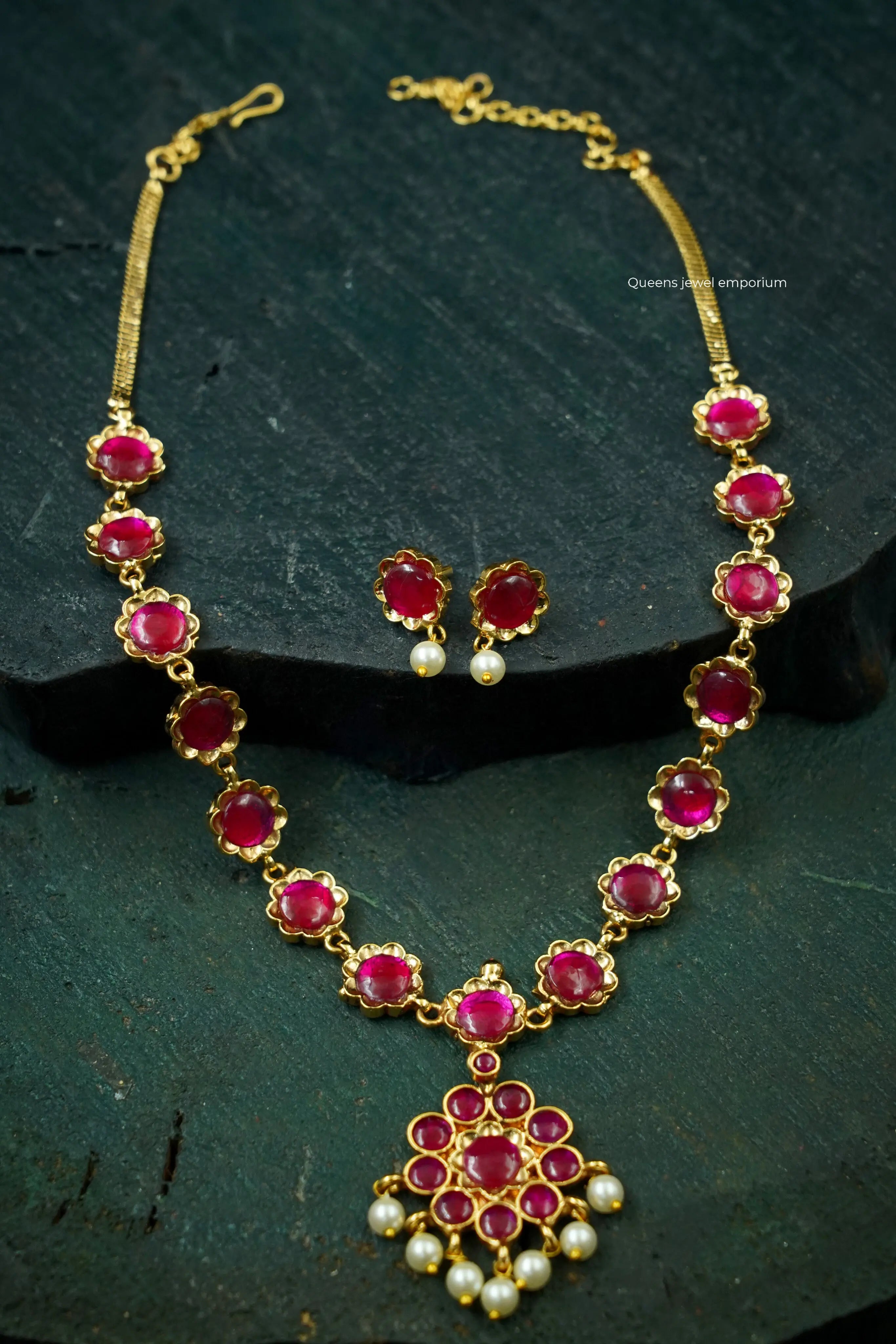 Banumathi necklace Queens_aadi