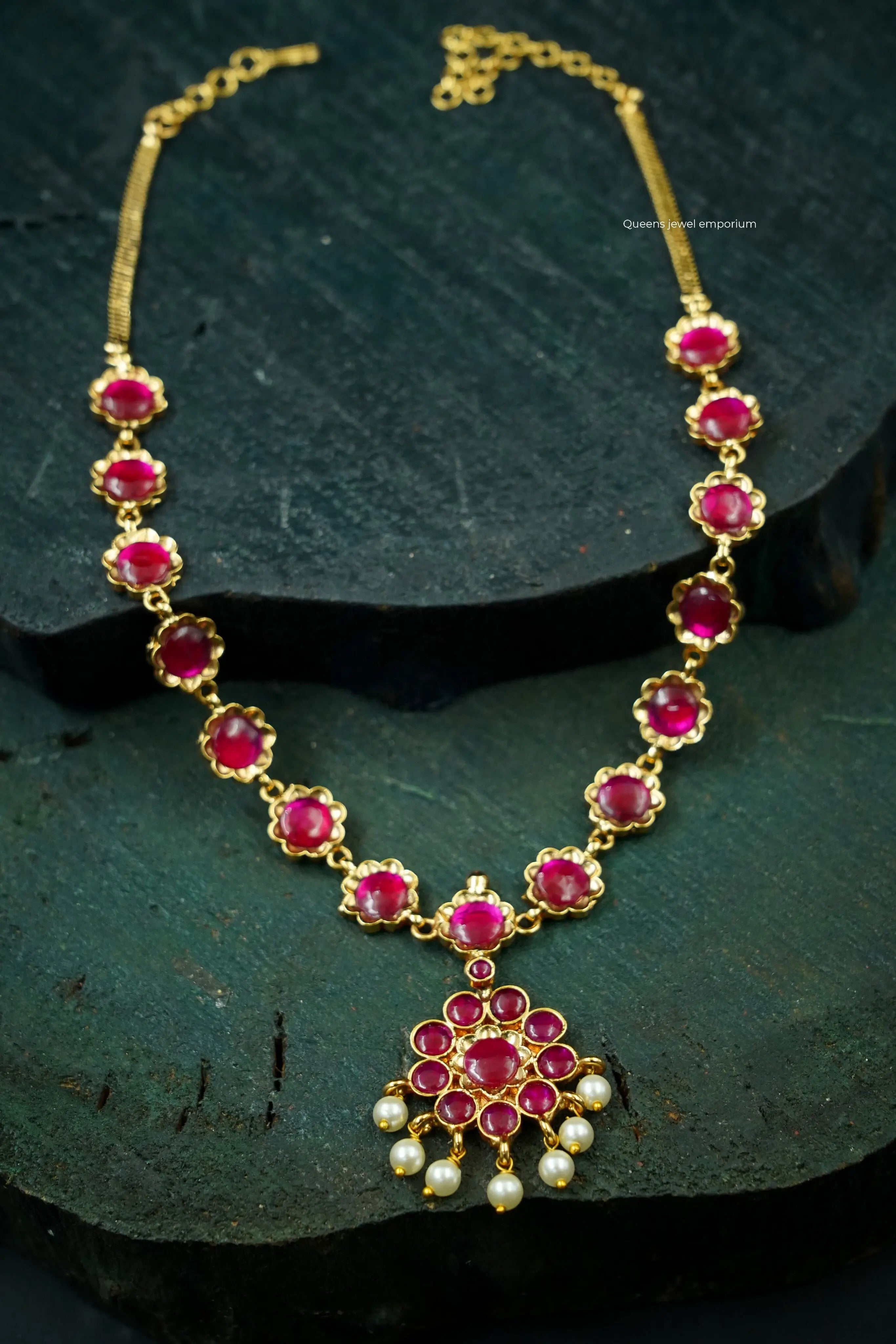 Banumathi necklace Queens_aadi