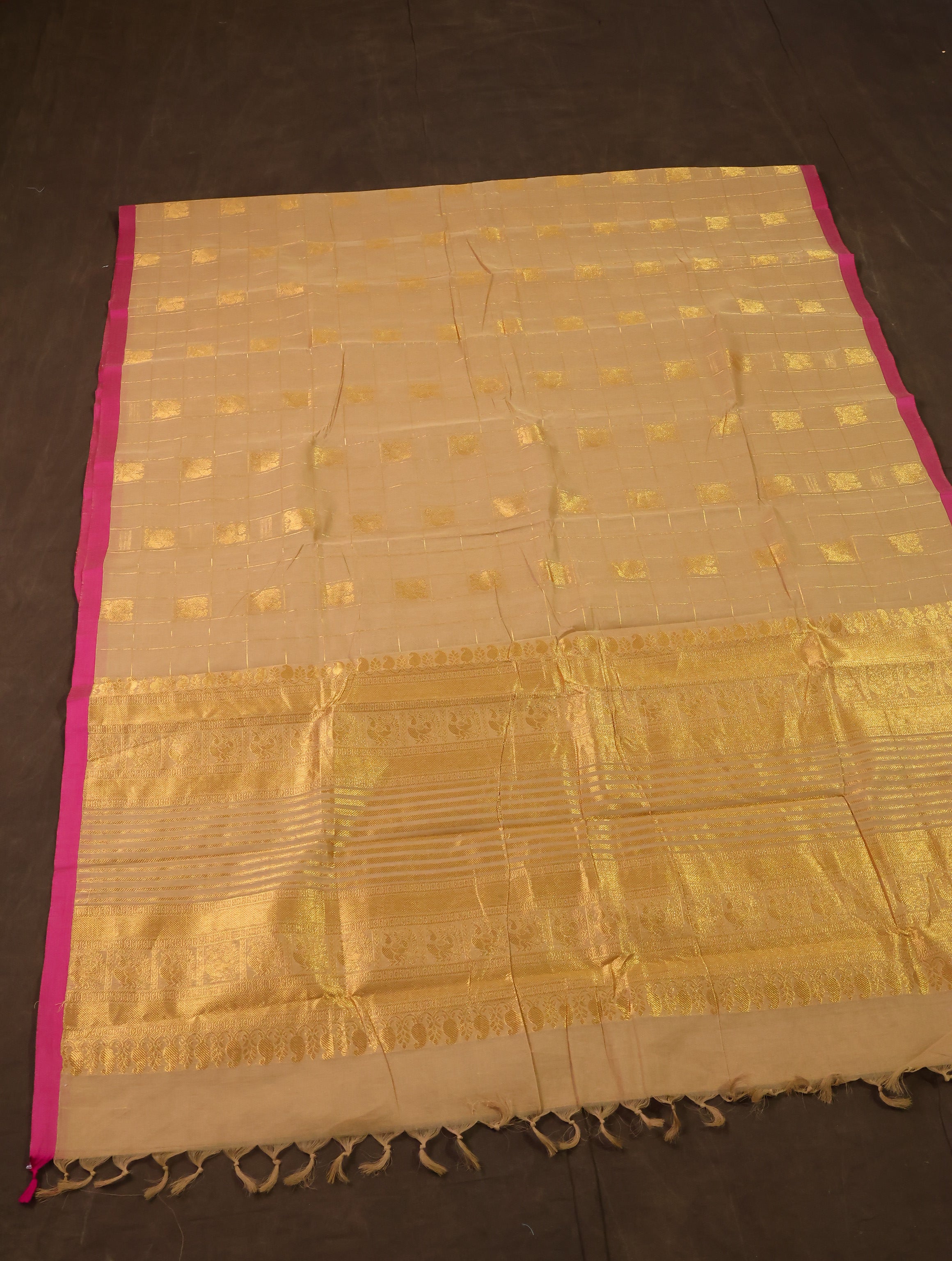 Sandal With Peacock Butta Kanchi Cotton Saree