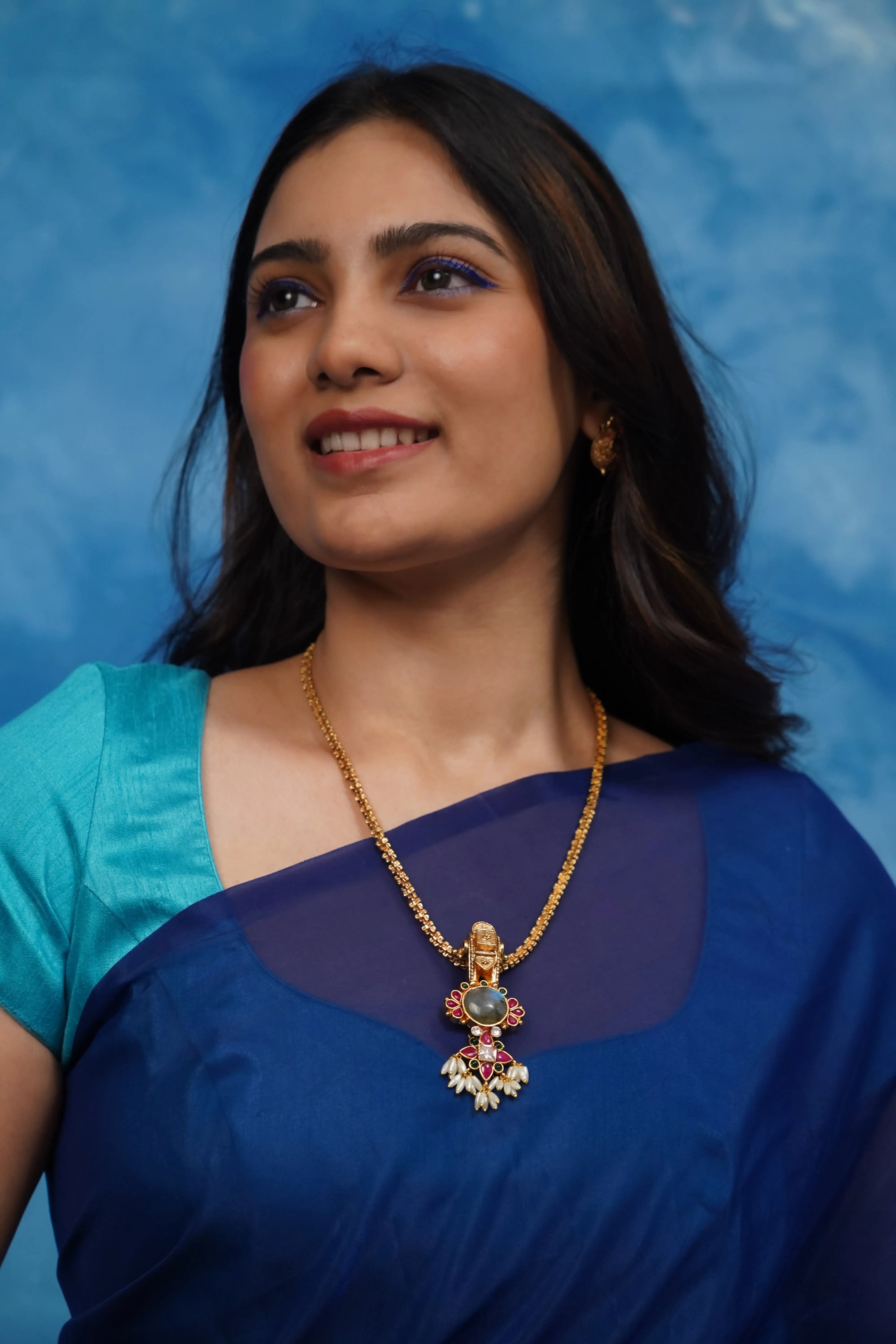 Chaarvi Pendant Queens_collections_add