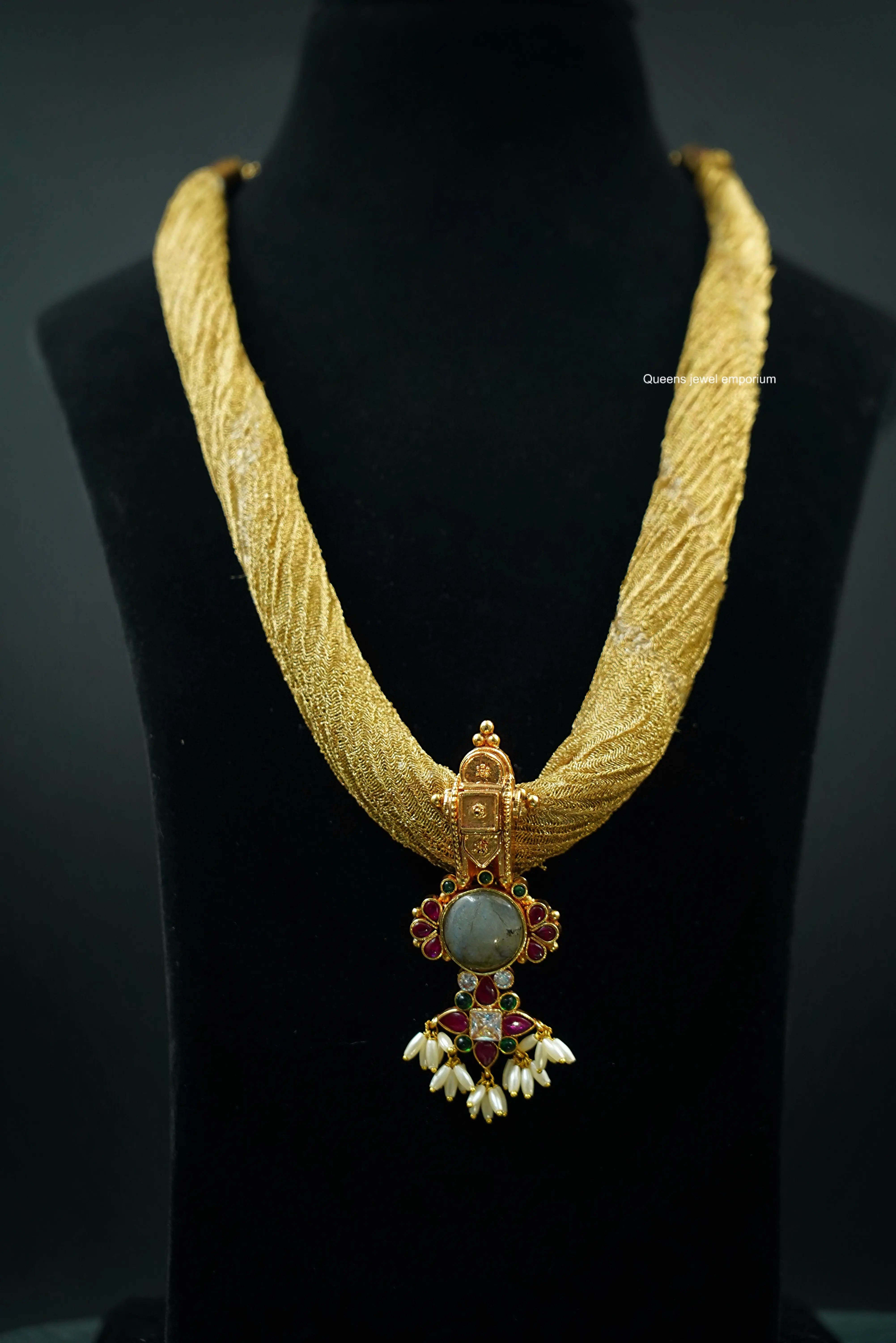 Chaarvi Pendant Queens_collections_add