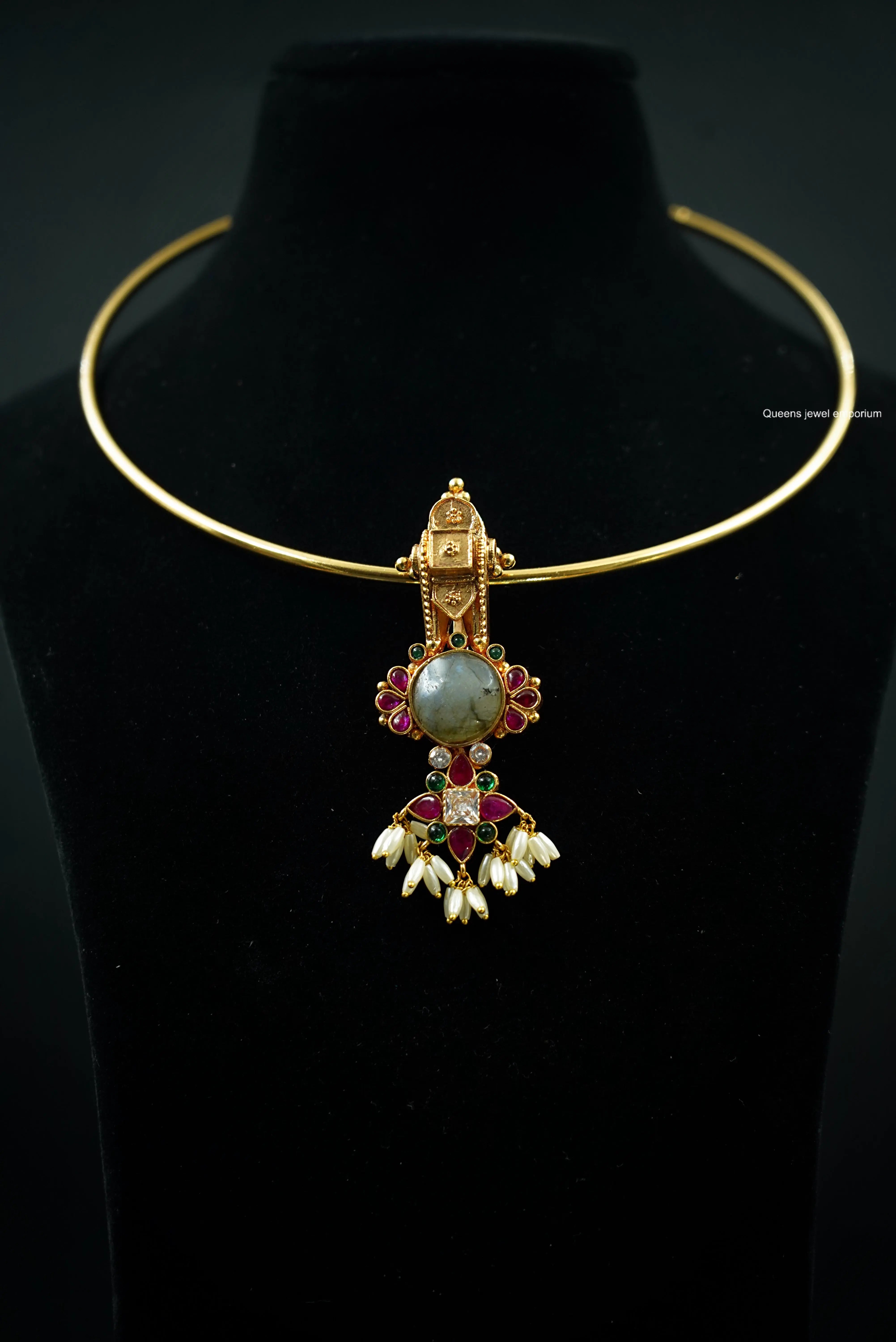 Chaarvi Pendant Queens_collections_add