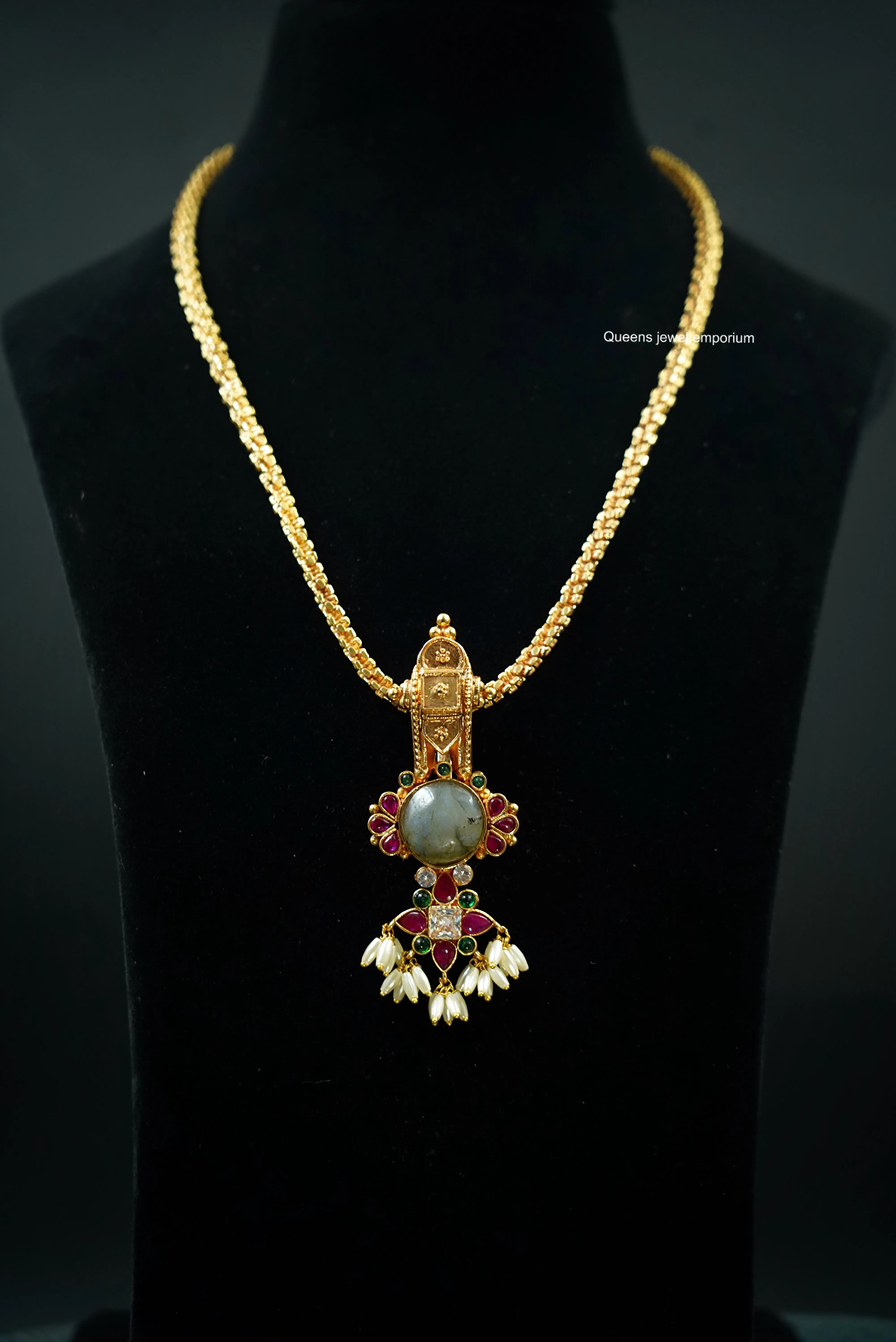 Chaarvi Pendant Queens_collections_add