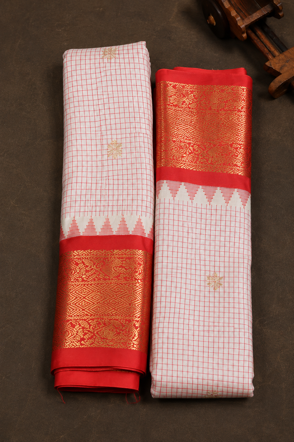 Off White Kattam With Red Semi Gadwal Silk Saree