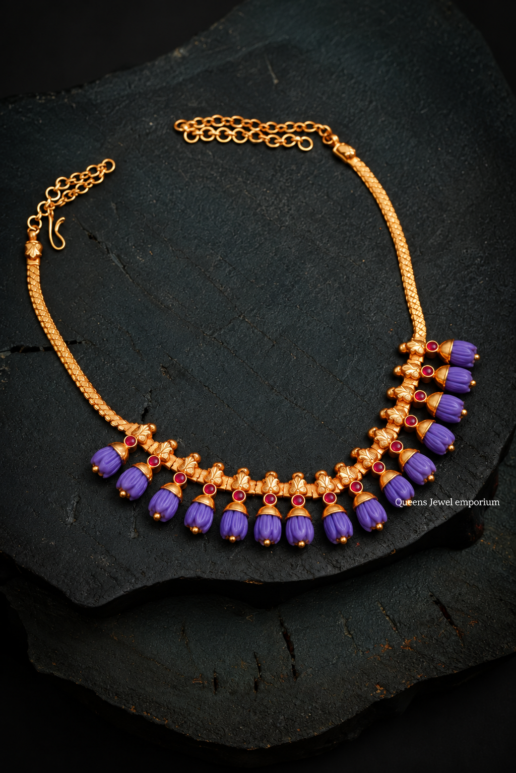 Pavalamalli Short Necklace - Violet