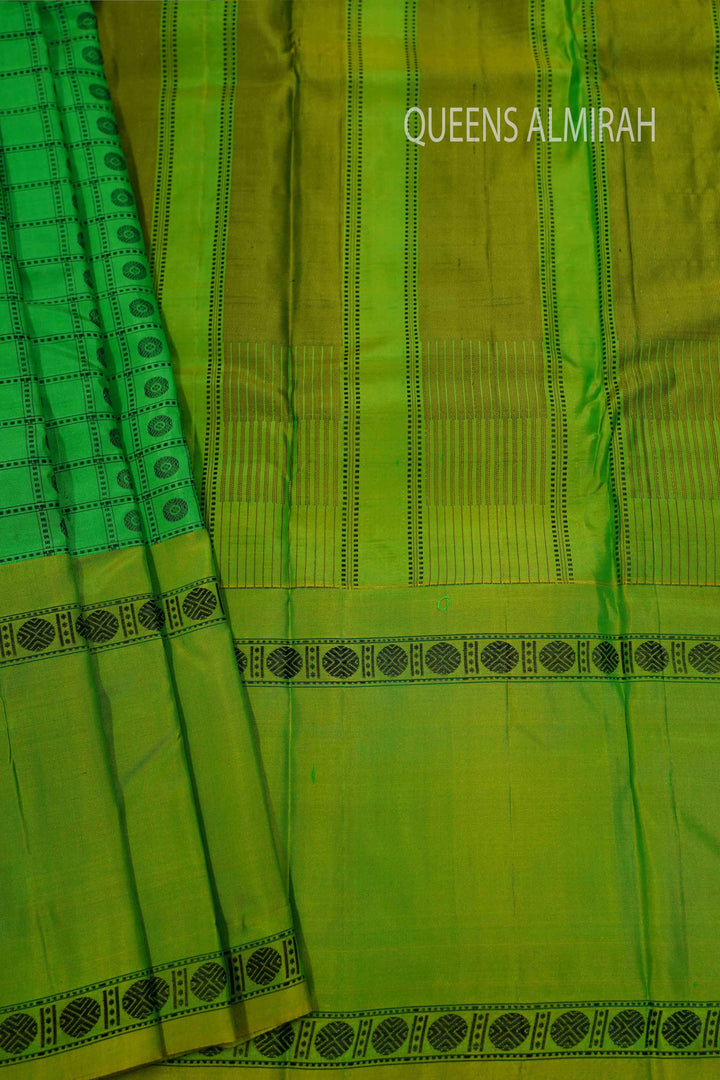 GRASS GREEN WITH OLIVE GREEN PURE KANCHIVARAM SILK SAREE - Queens Jewel Emporium