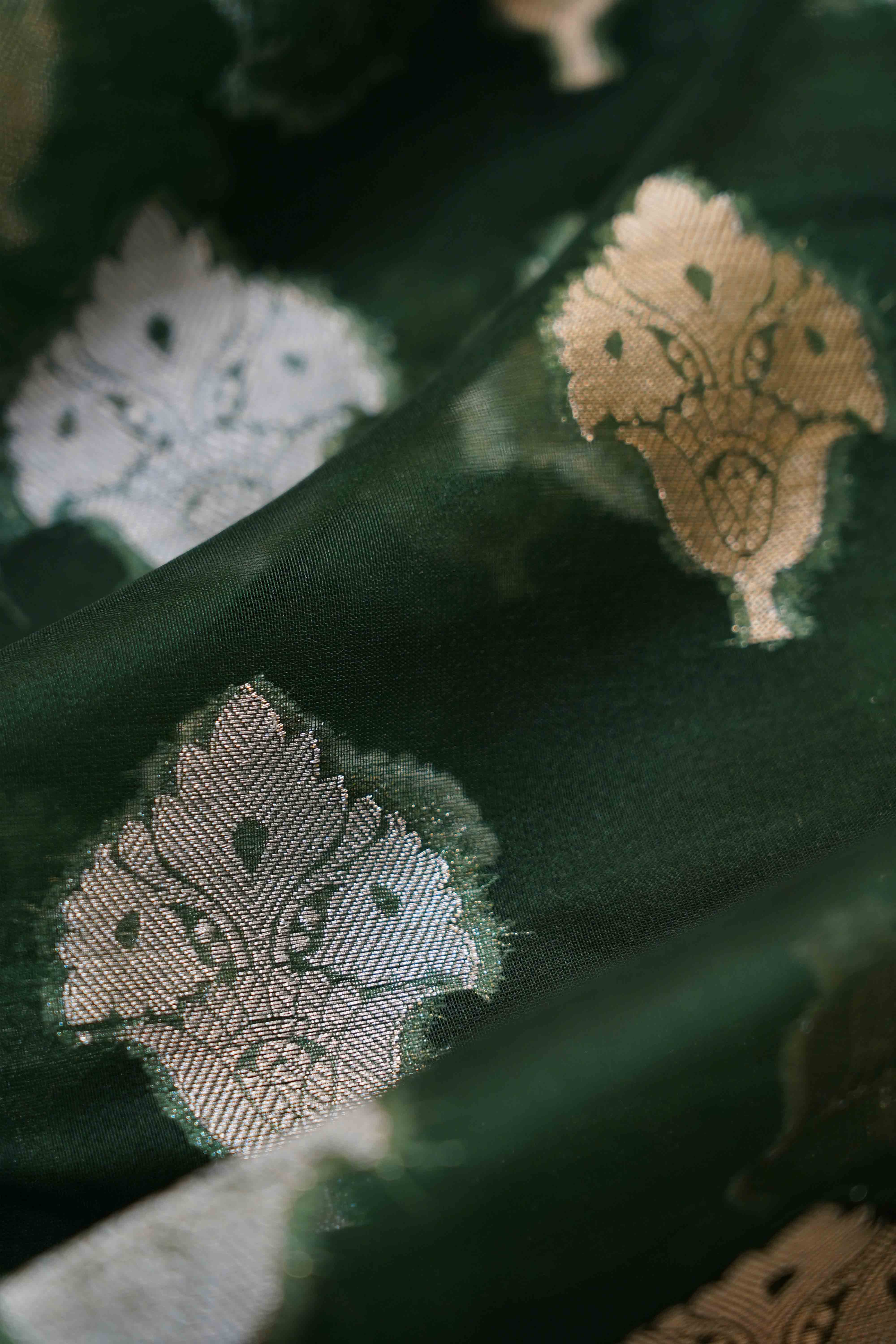 DARK GREEN KORA ORGANZA SAREE - Queens Jewel Emporium