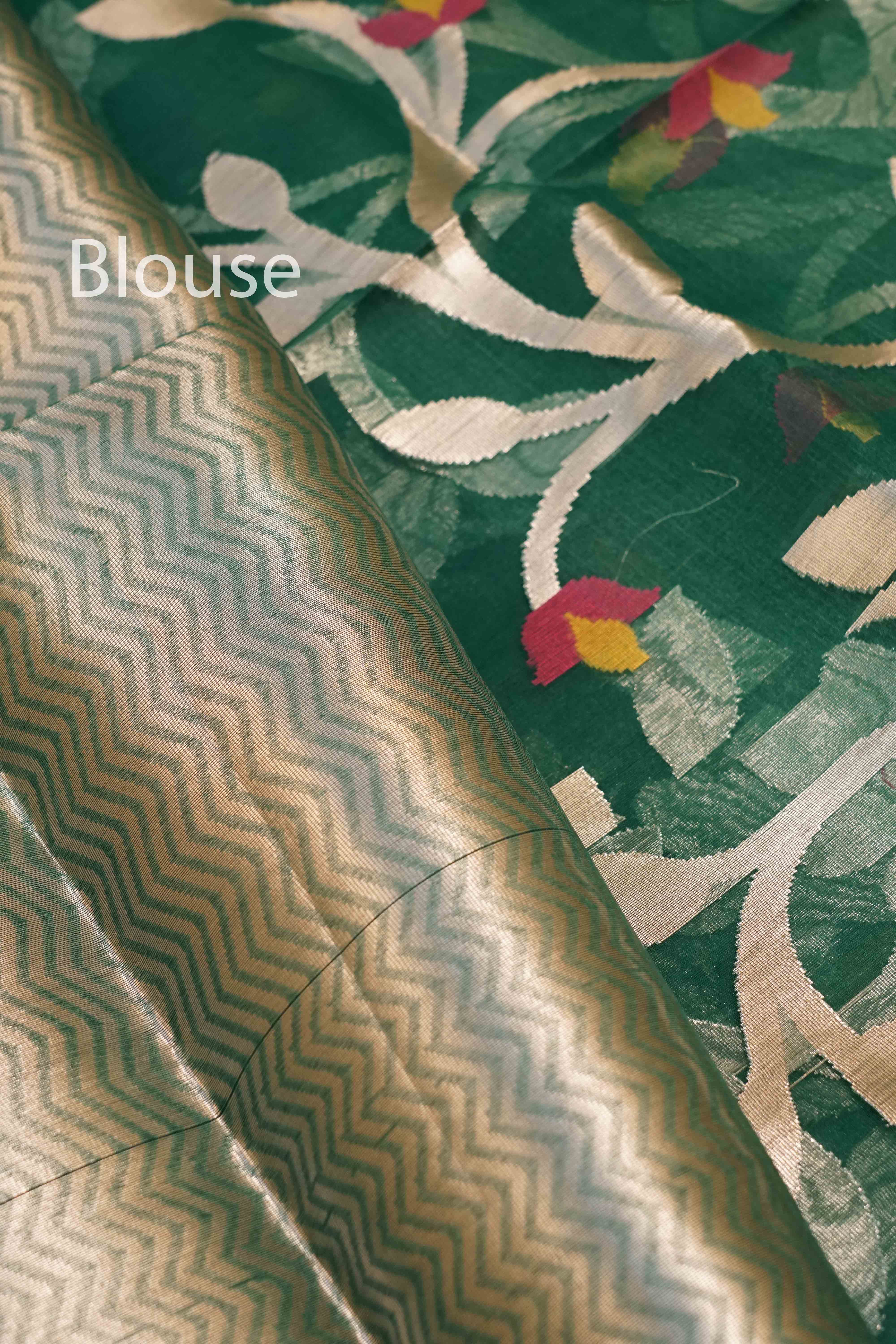 DARK GREEN MUSLIN JAMDANI SAREE - Queens Jewel Emporium