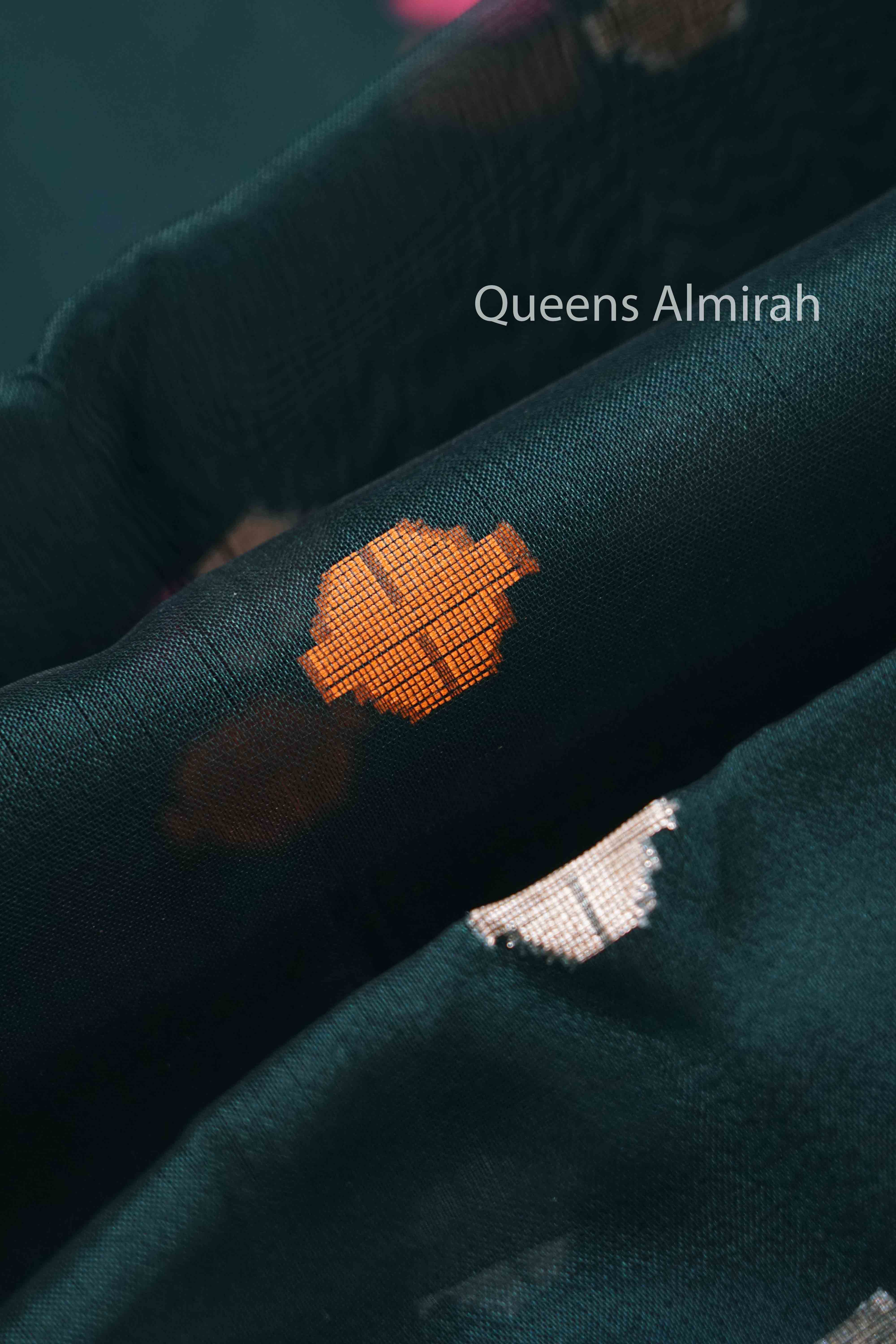 DARK JUNGLE GREEN MUSLIN JAMDANI SAREE - Queens Jewel Emporium