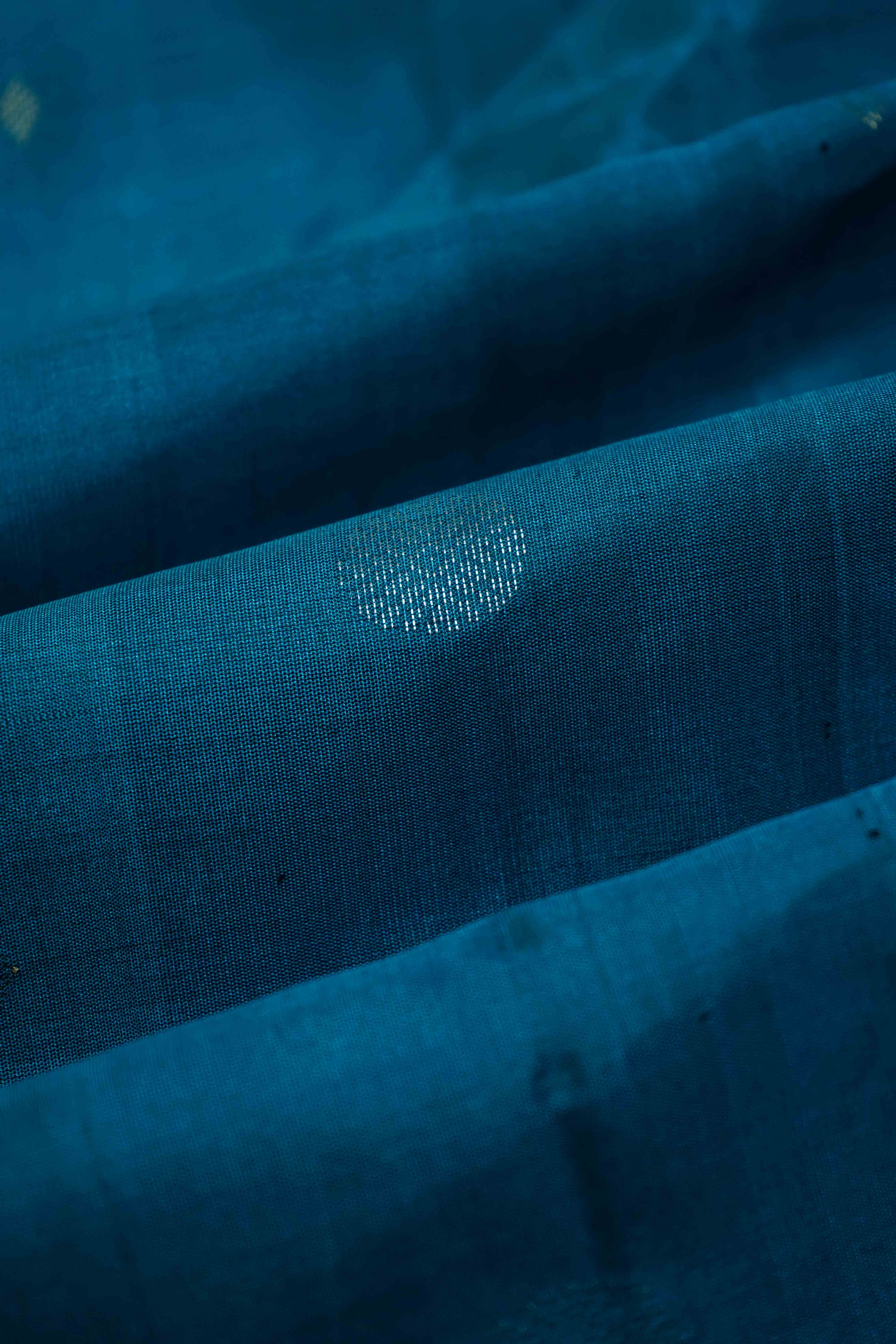 DEEP SEA BLUE WITH MAROON SOFT SILK SAREE - Queens Jewel Emporium