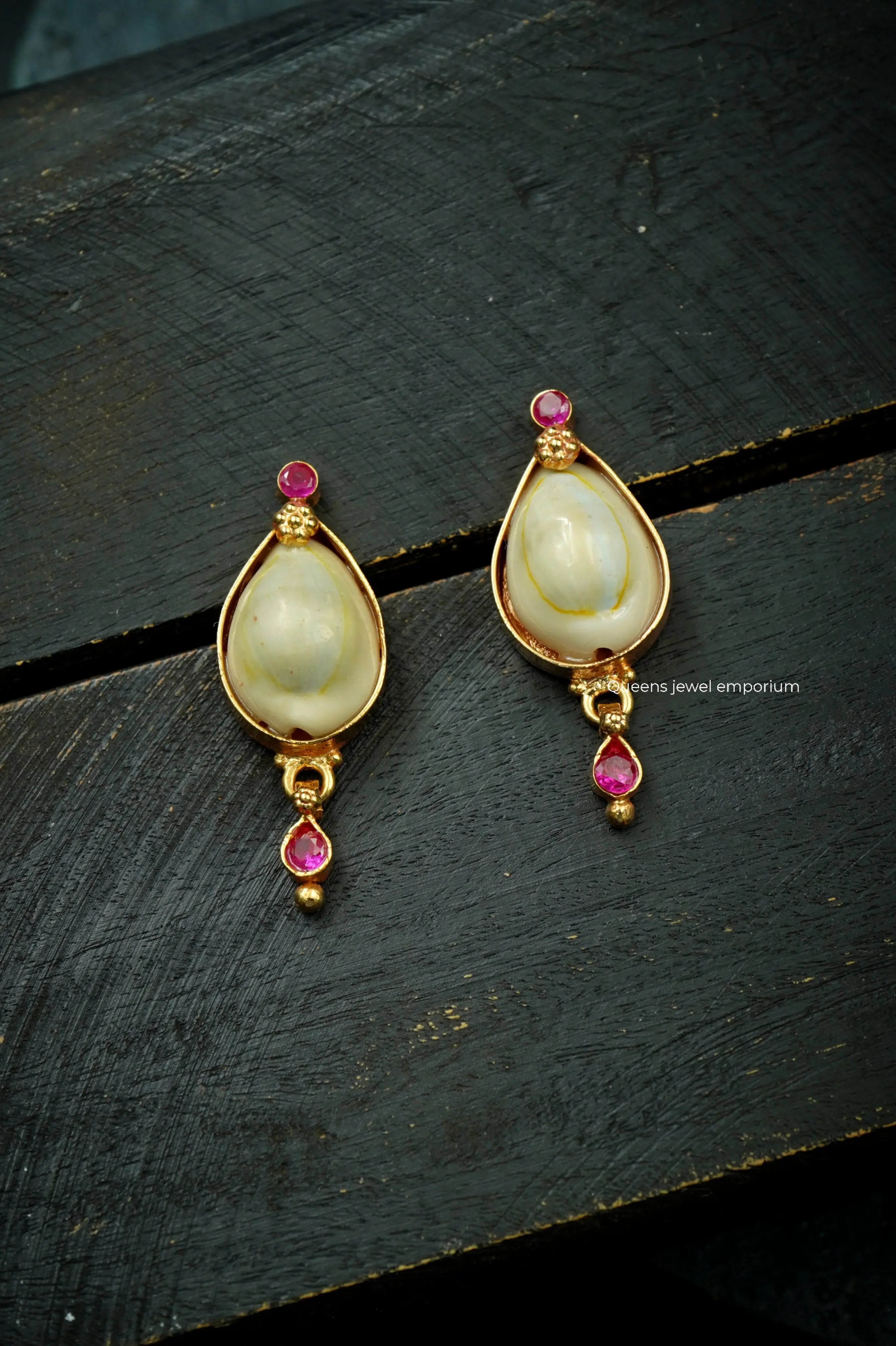 DEEPALI SHELL EARRING - Queens Jewel Emporium
