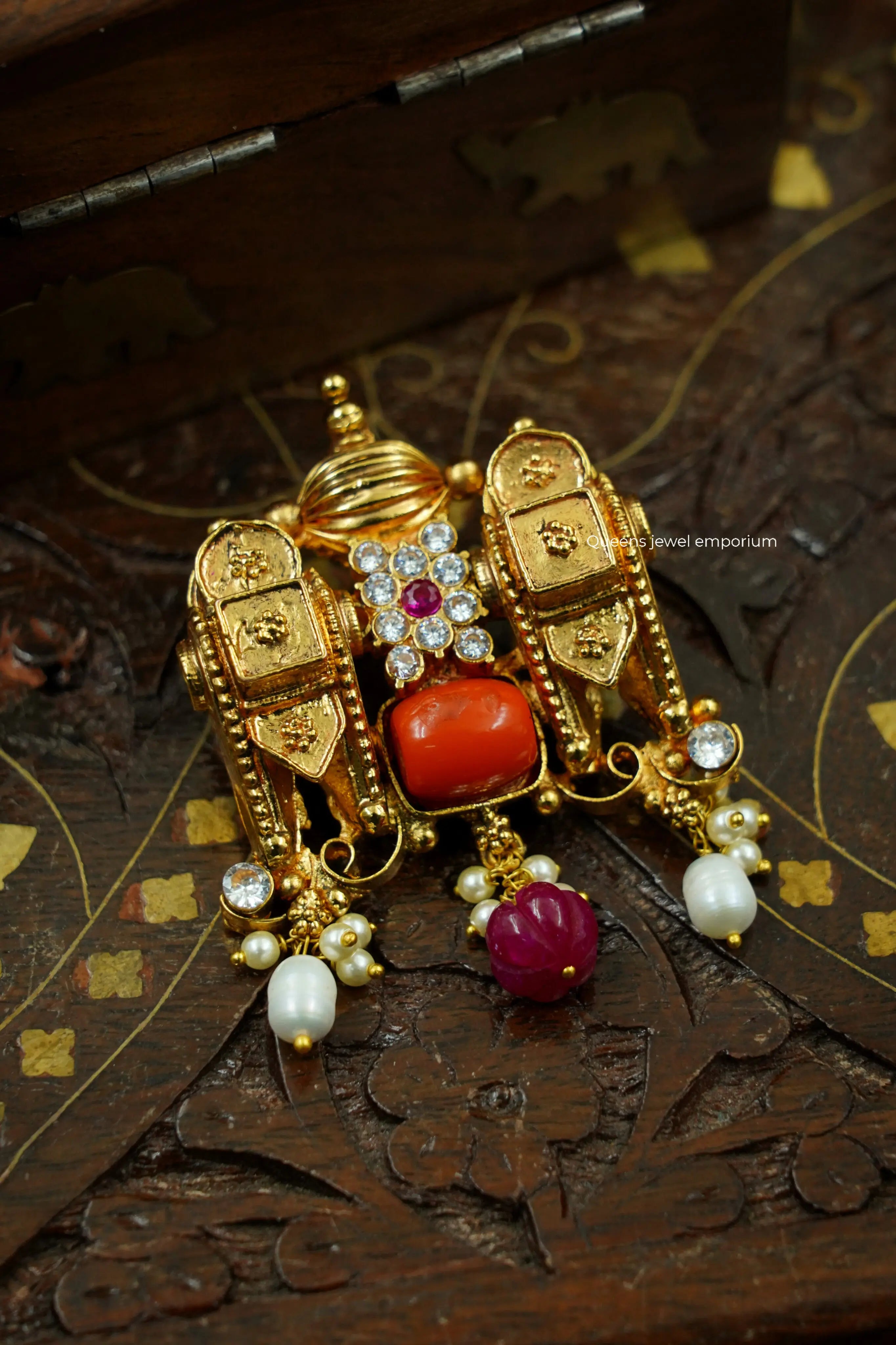 Devyani Pendant Queens_collections_add