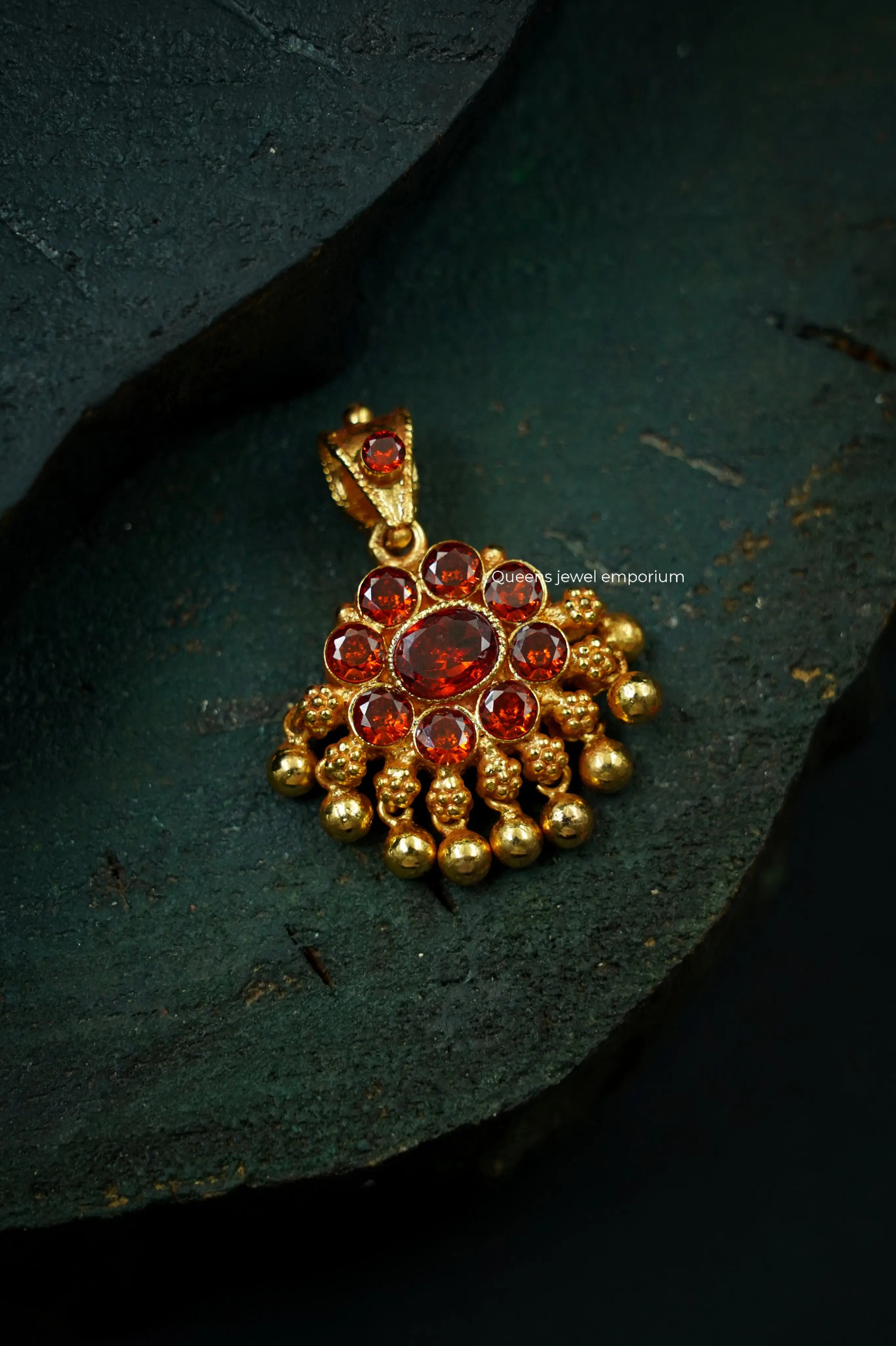 Dhanya Pathakam Pendant - Queens Jewel Emporium