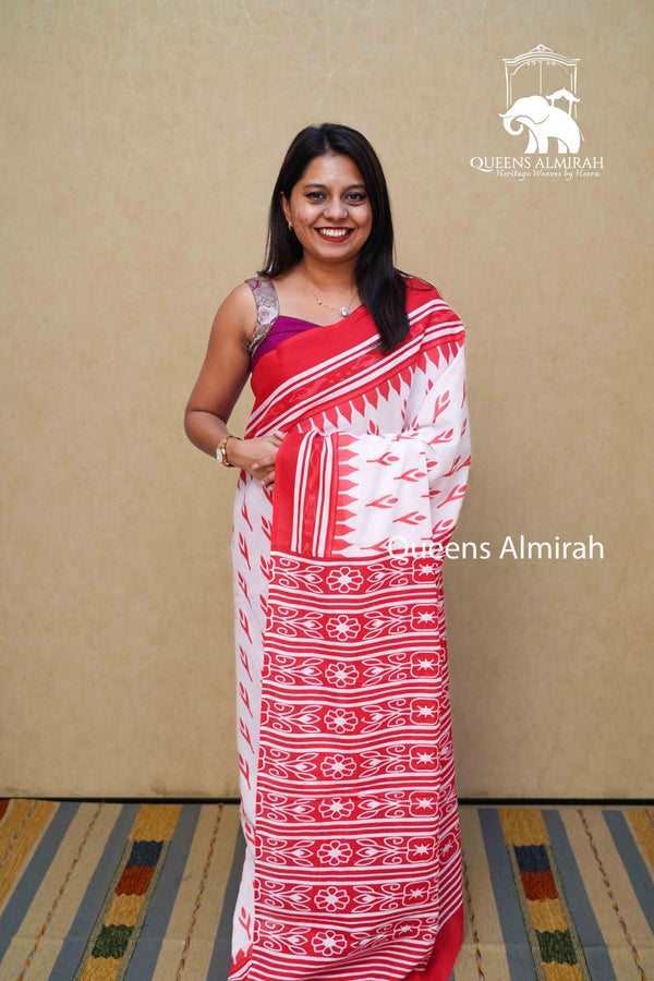 WHITE WITH LAVA RED MULMUL COTTON SAREE - Queens Jewel Emporium